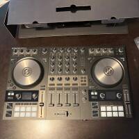 Vends Traktor s4 mk3 NEUF de Native Instruments