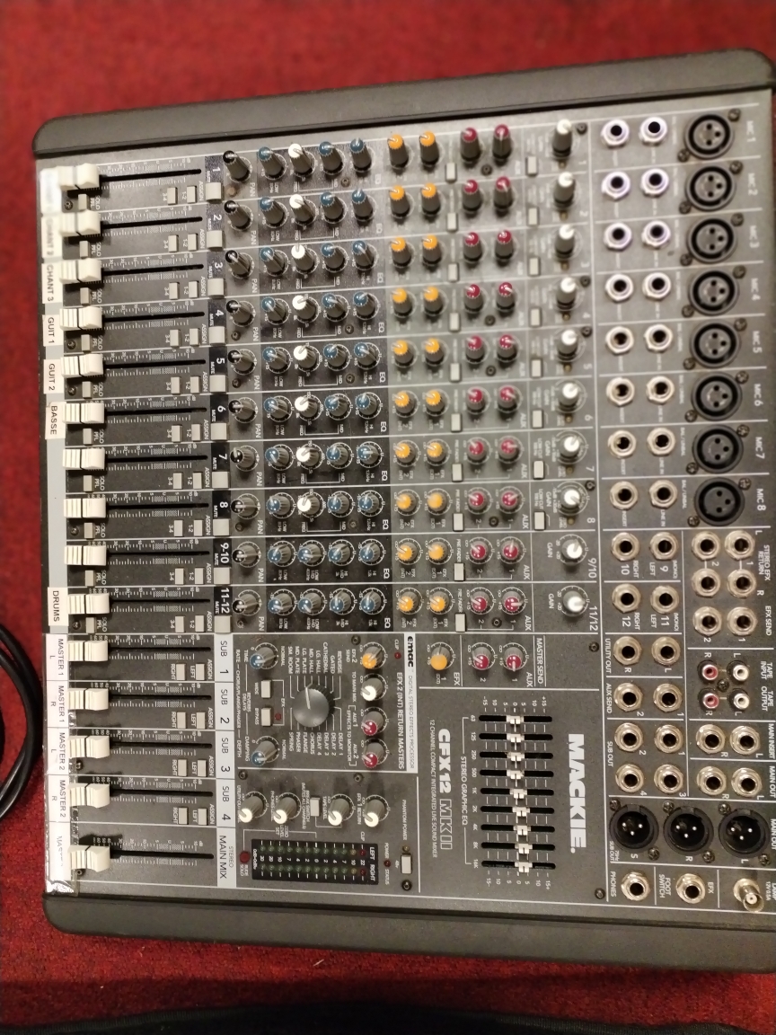 Vends console de mixage Mackie CFX12 mkII