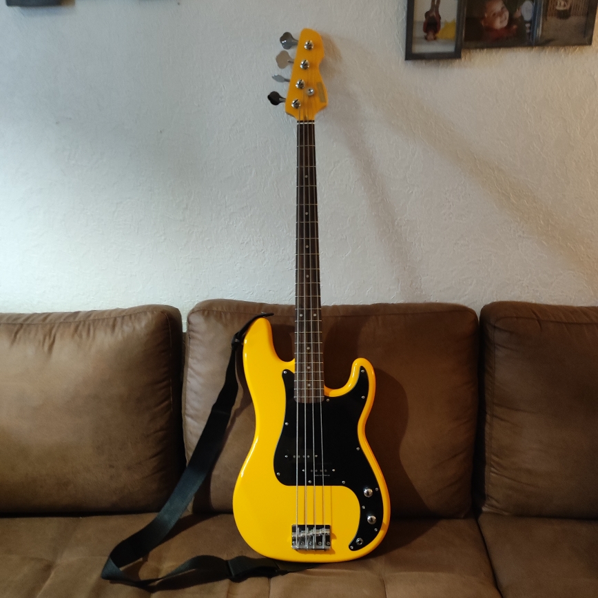 vends basse 4 cordes Mark Bass Yellow PB Upgragde