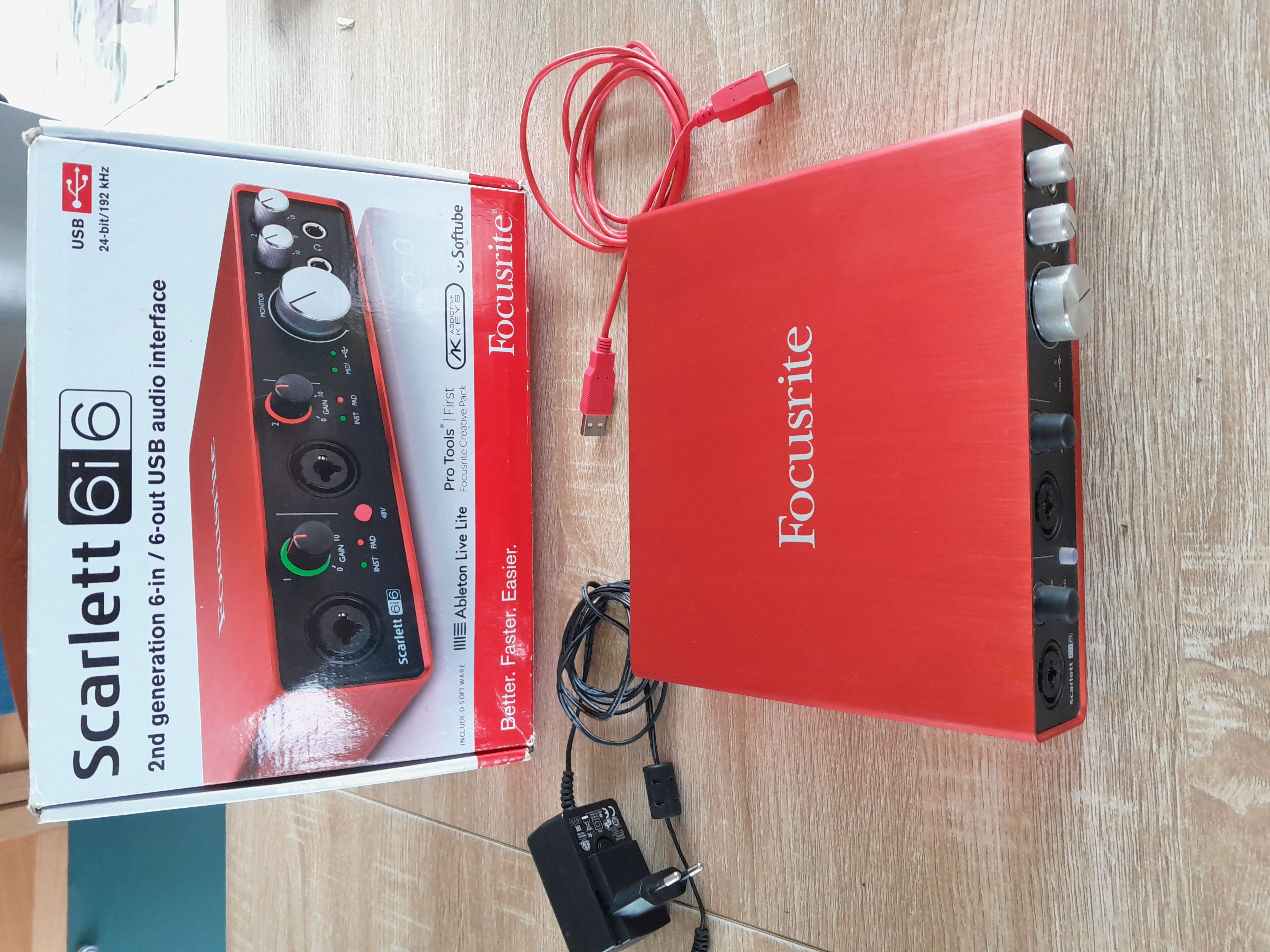 Focusrite Scarlett 2 6i7 comme neuve, Envoie rapide 