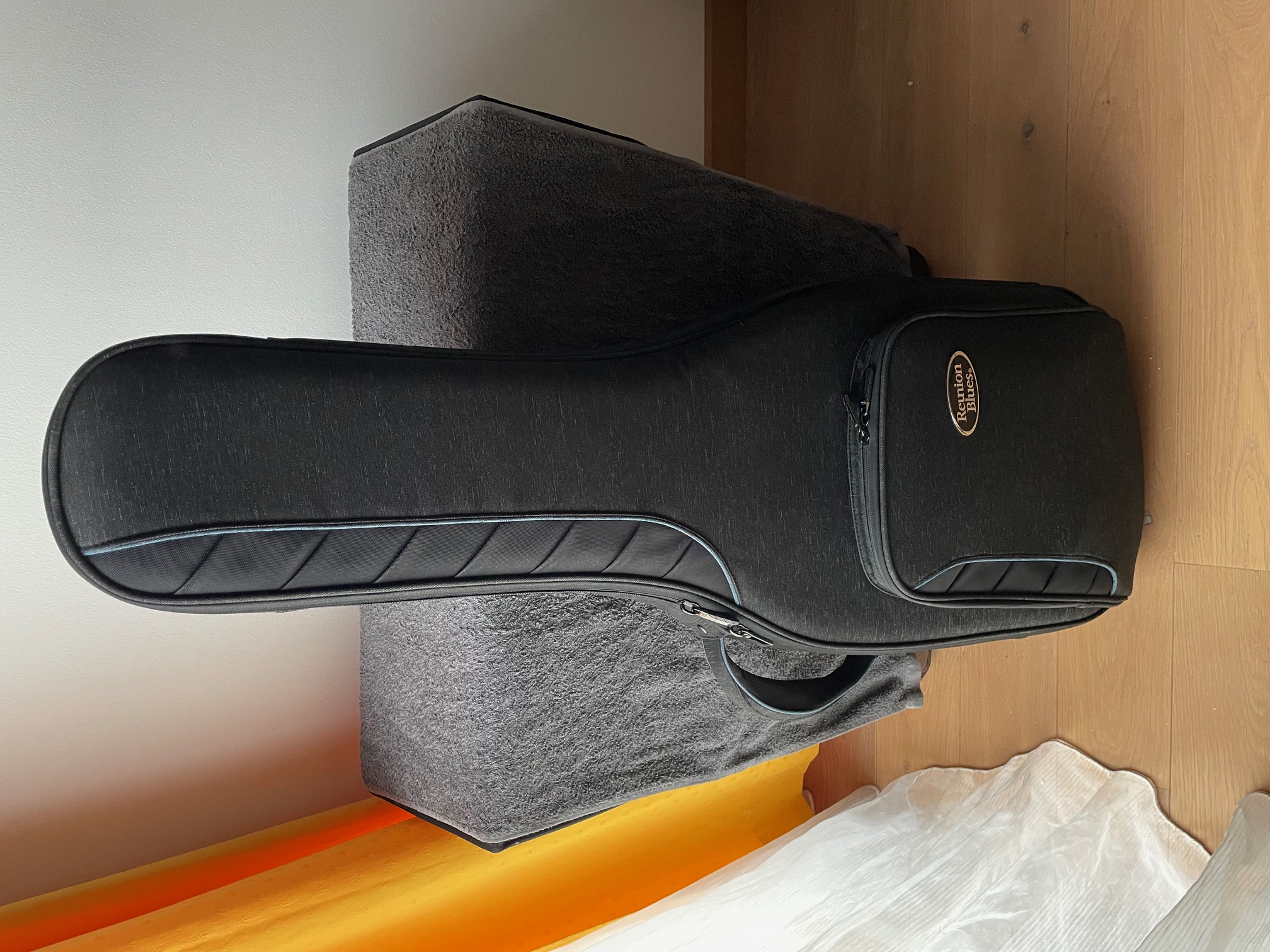 Reunion Blues RBCE1 Continental Voyager El. Guitar