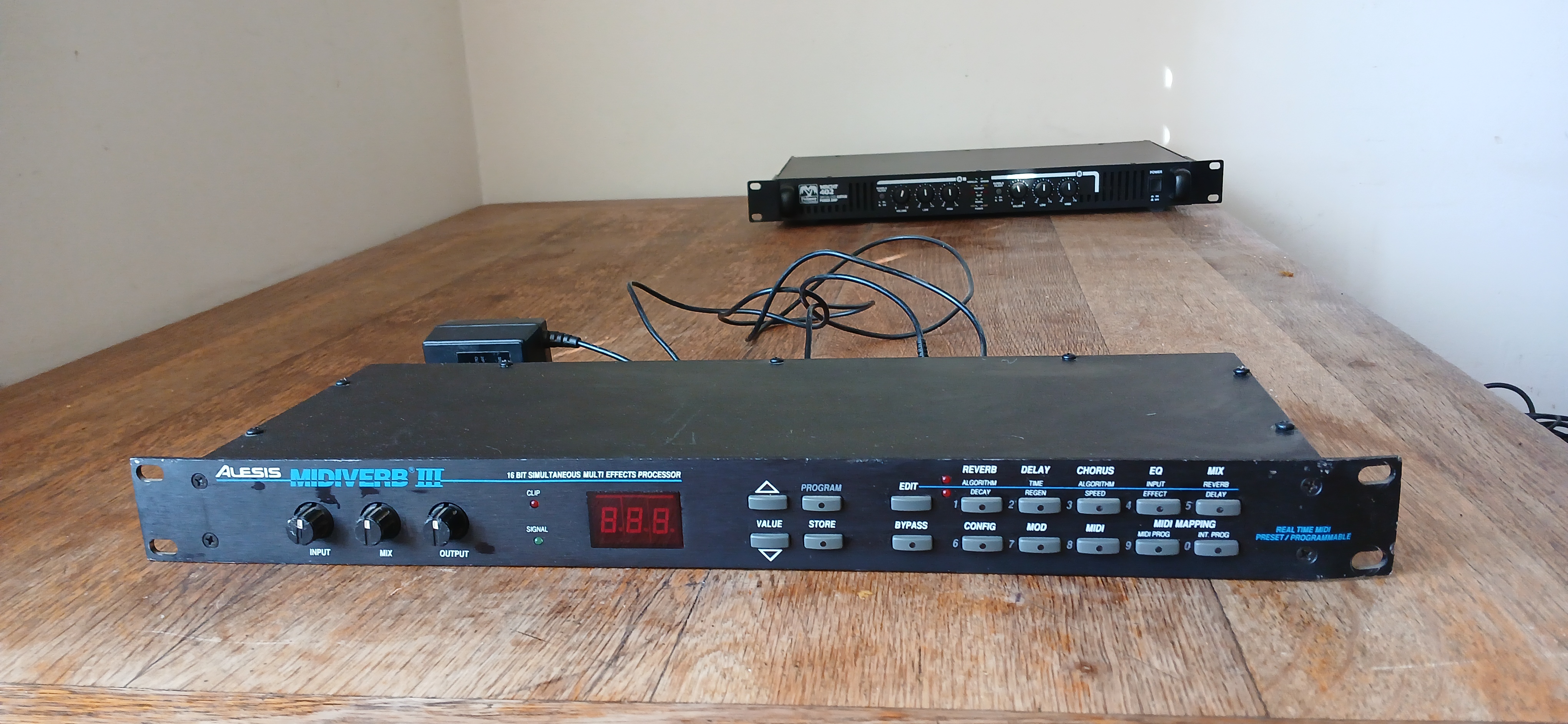 Vend Midiverb 3 Alesis