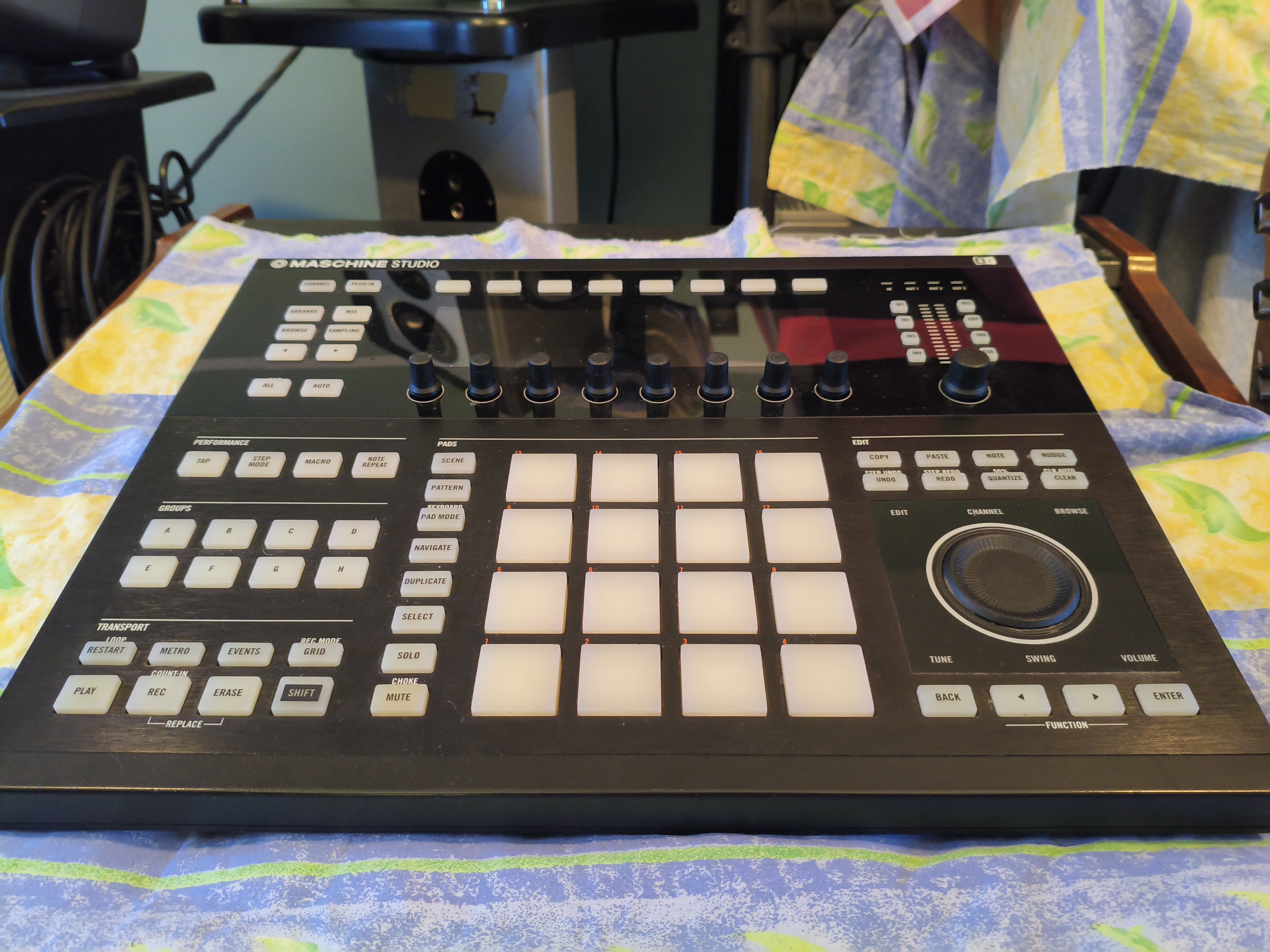Native Instruments Maschine Studio (86941)