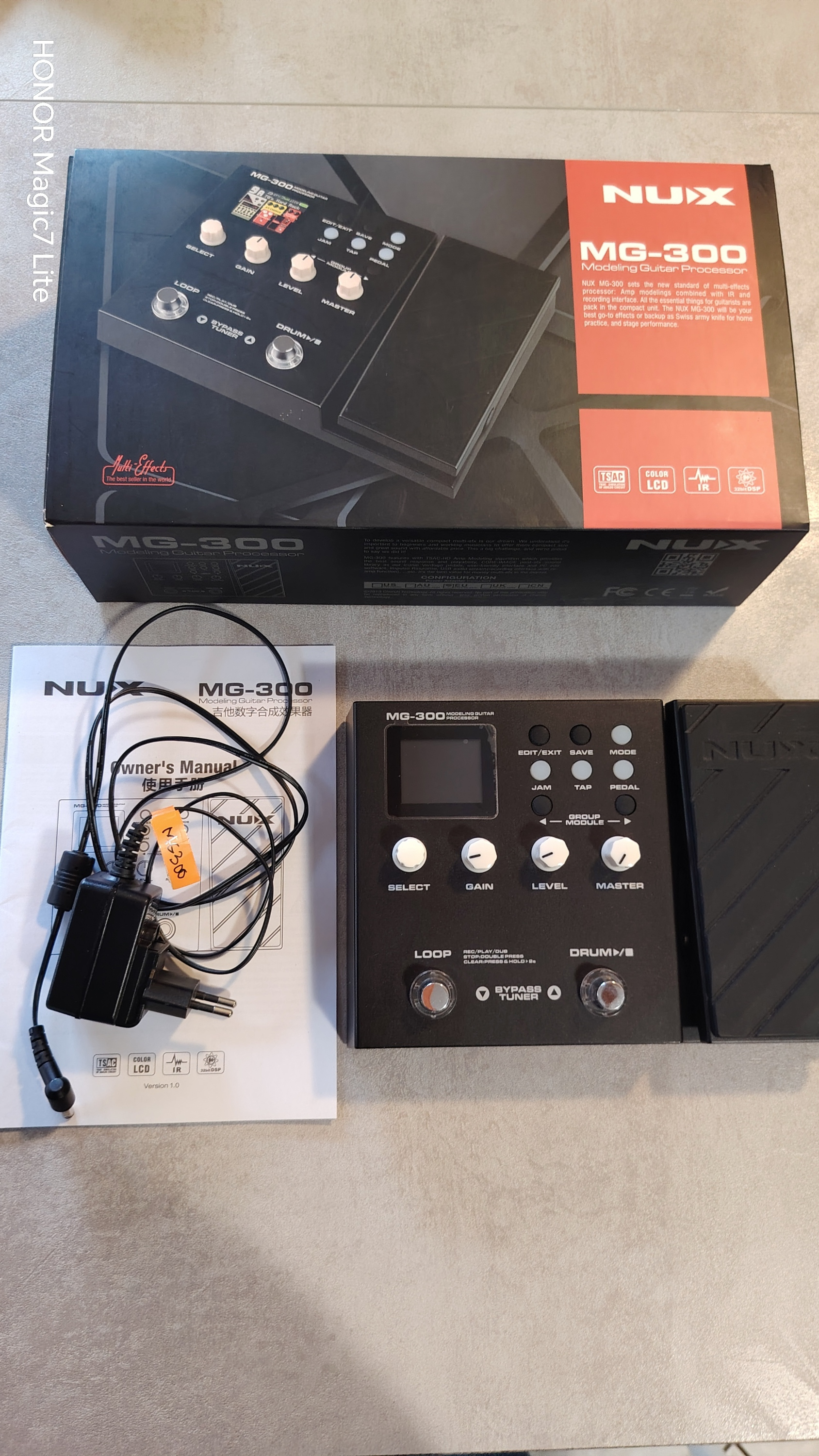 Vend multi effets MG-300 Nux