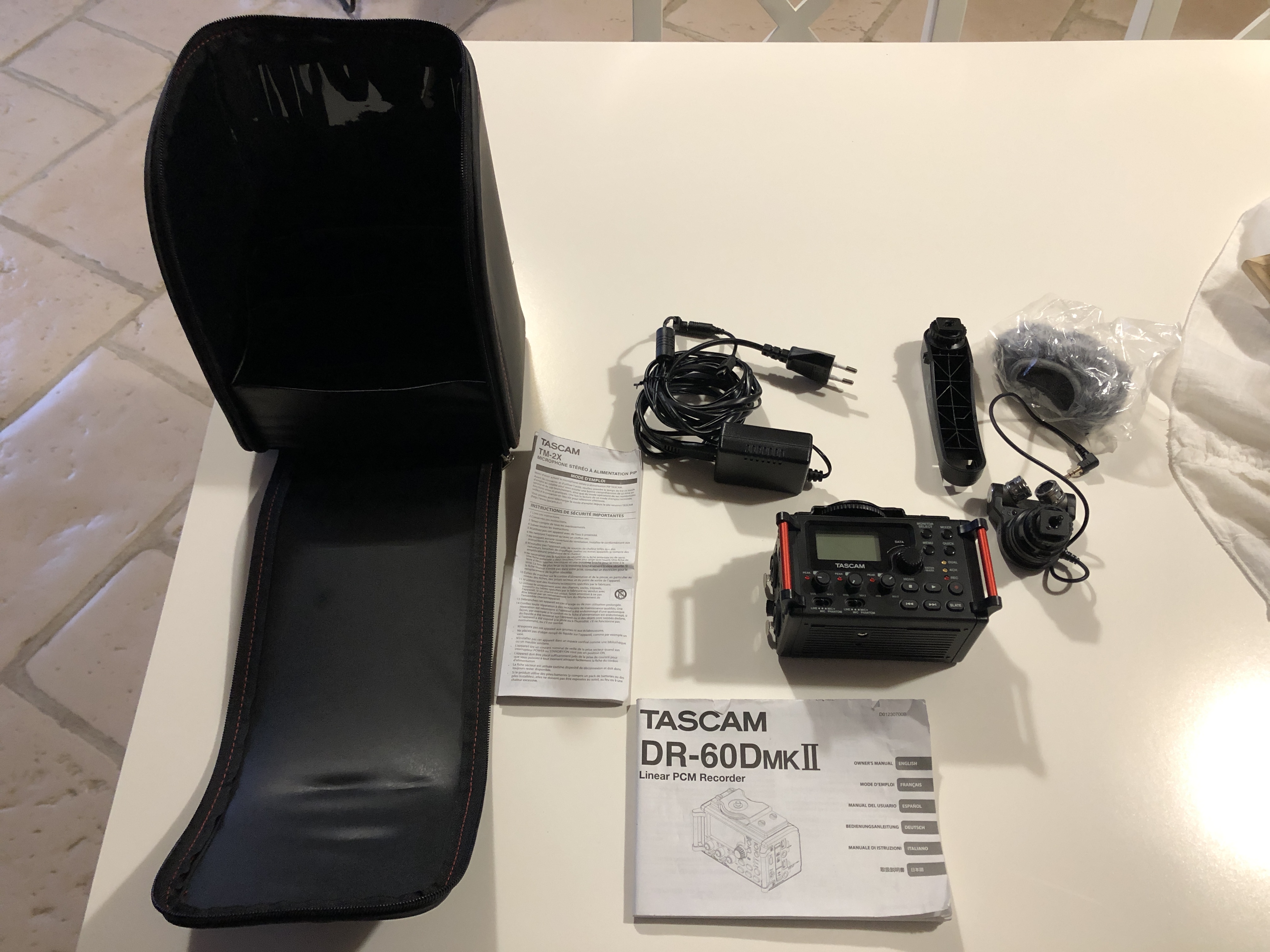 Vends Tascam DR-60DmkII + Micro Tascam TM-2X + Malette transport/rangement + carte SD 32 Go