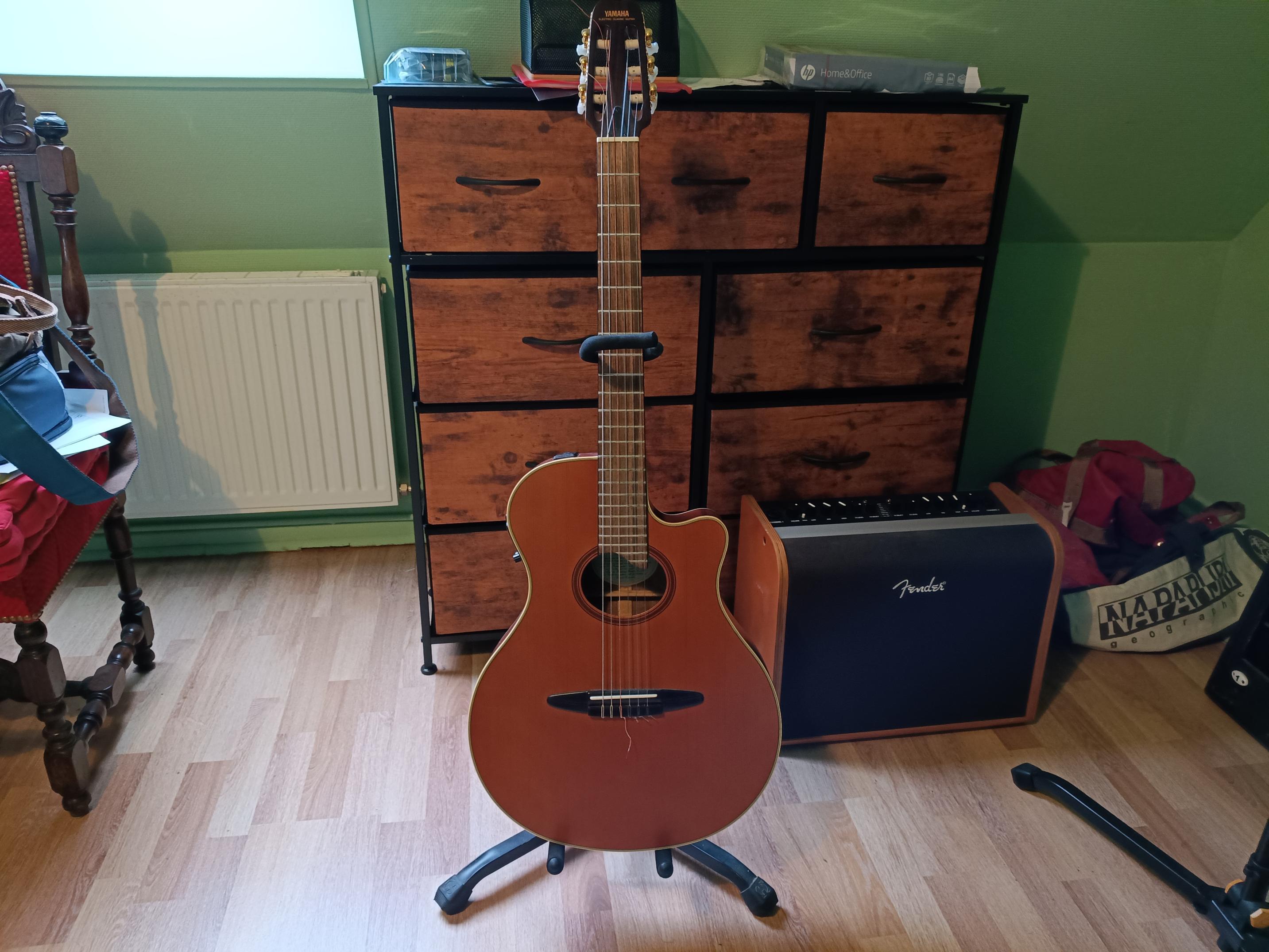 Superbe Yamaha APX6NA