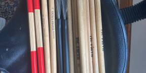 Batterie Yamaha Custom Standard avec nombreux accessoires trés bon état.