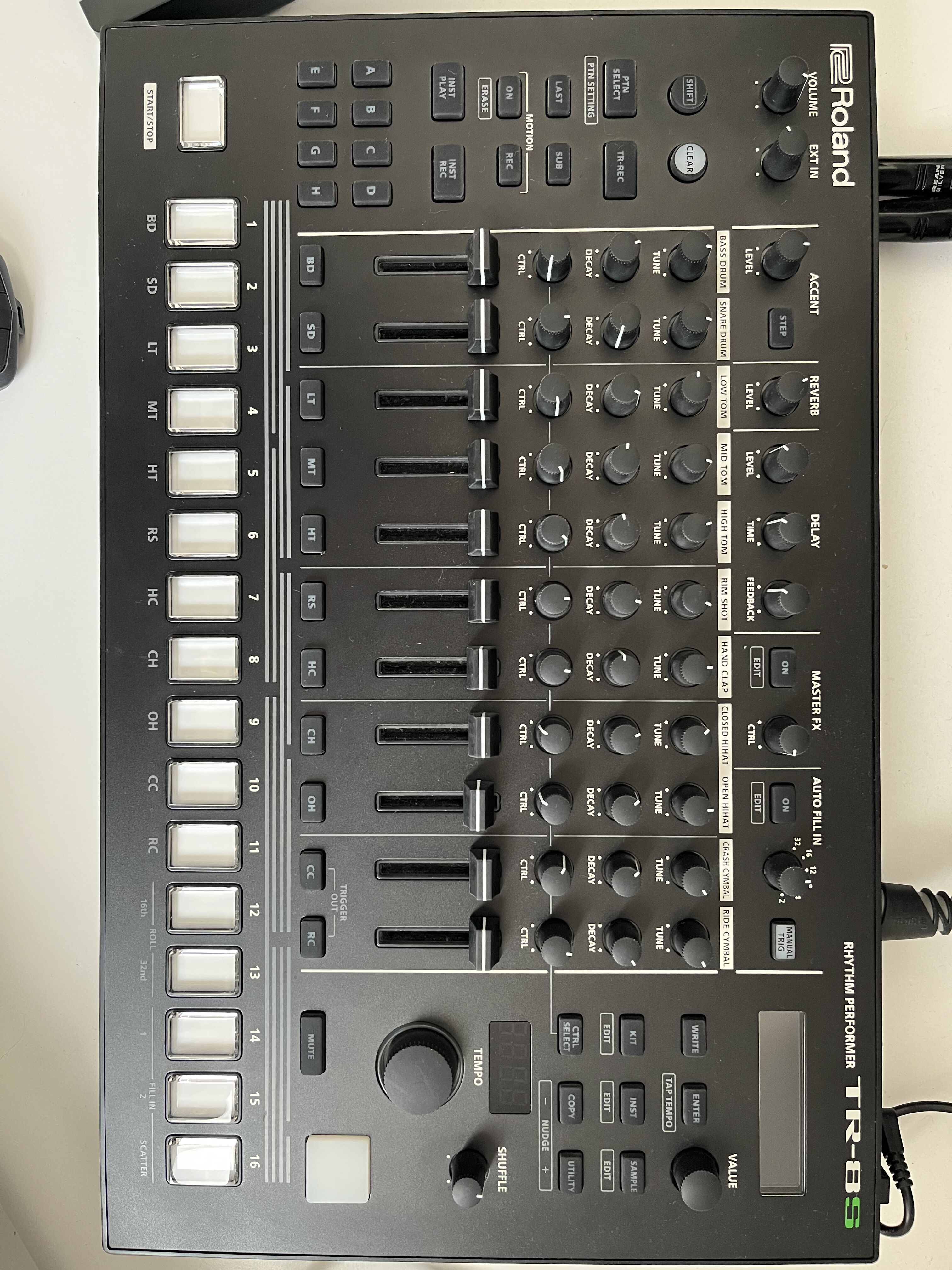 Roland TR-8S (+ carte SD 32gb)