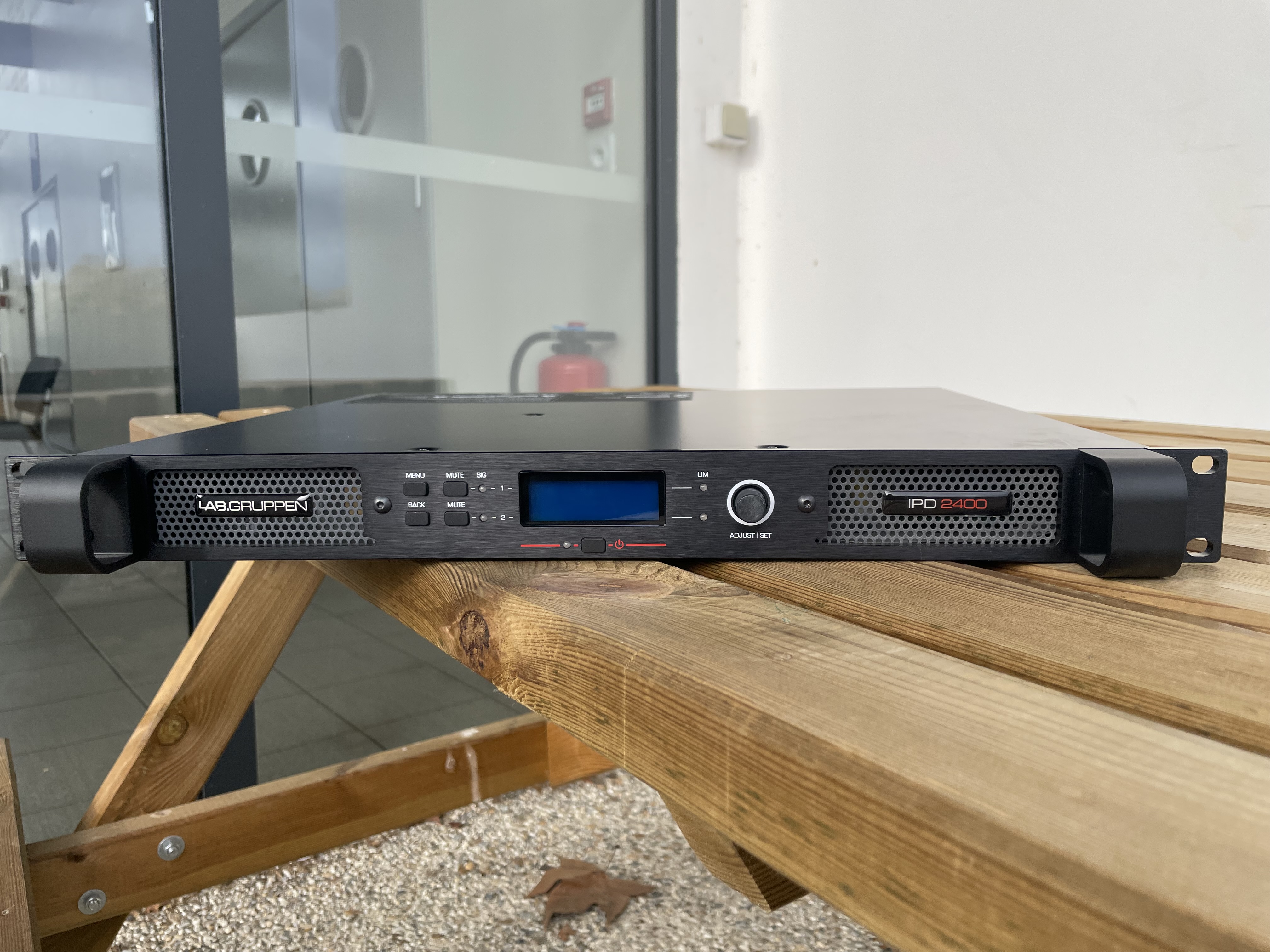 Ampli Gruppen-idp2400