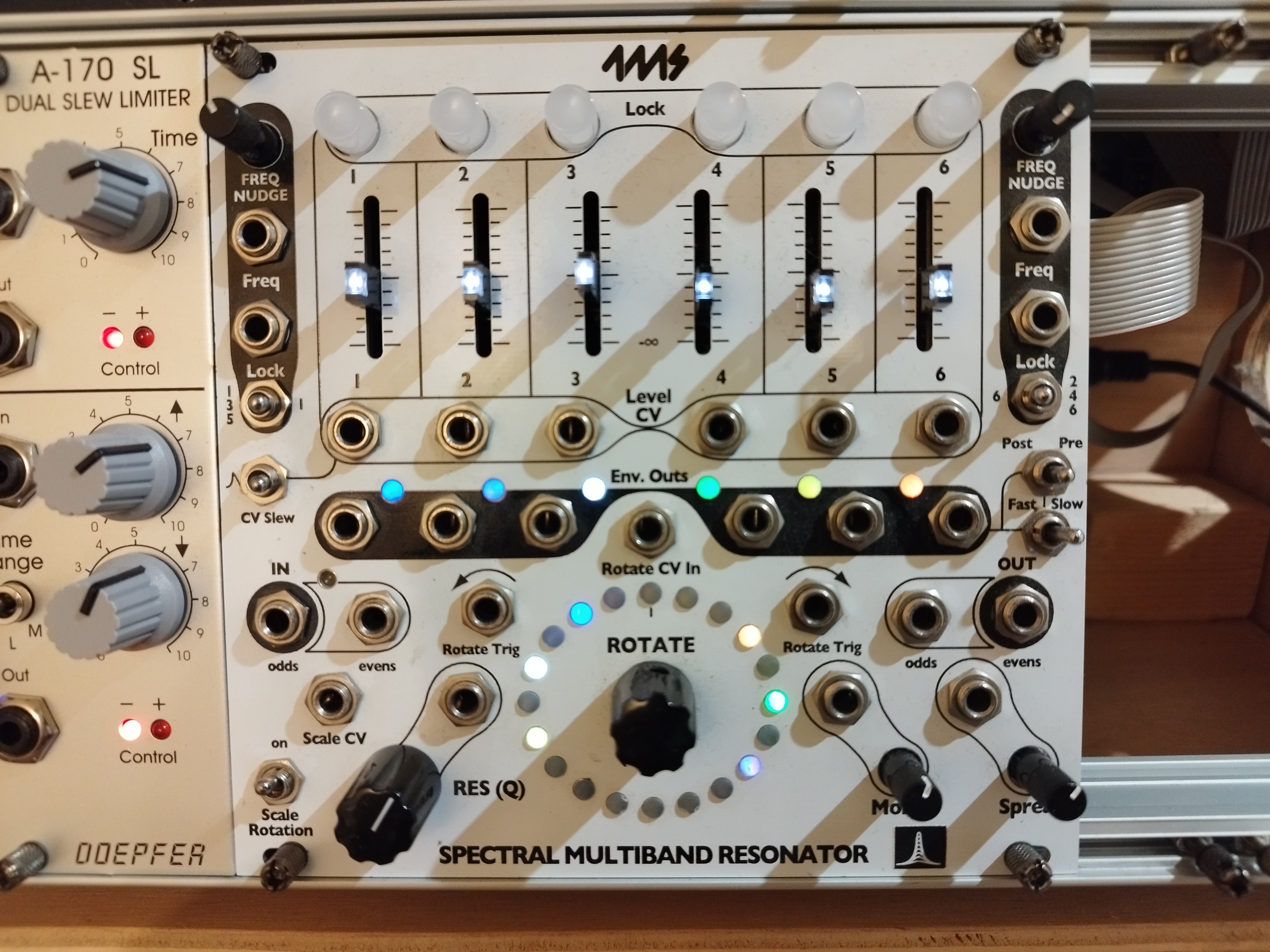 Spectral Multiband Resonator 