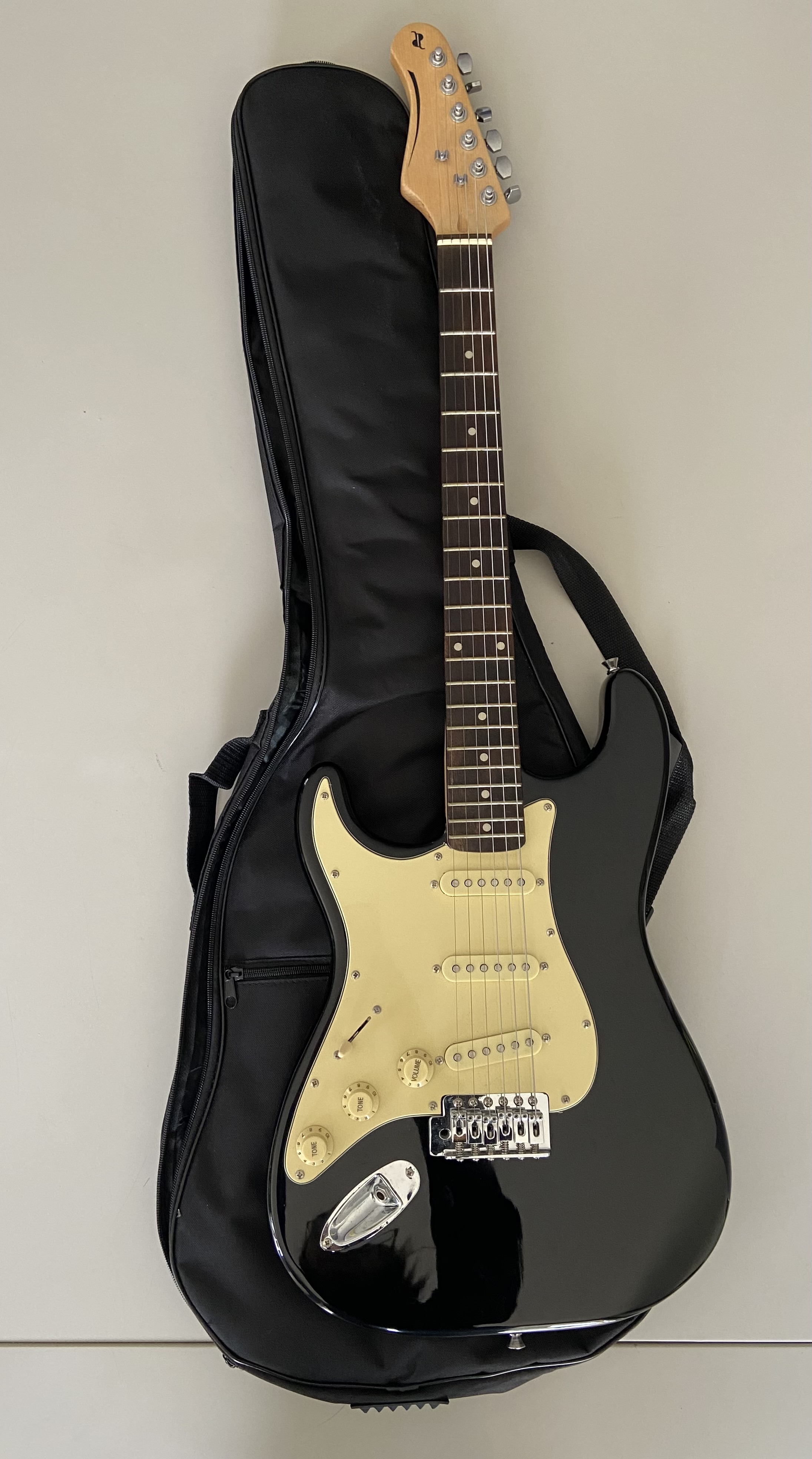 Guitare électrique stagg pour gaucher