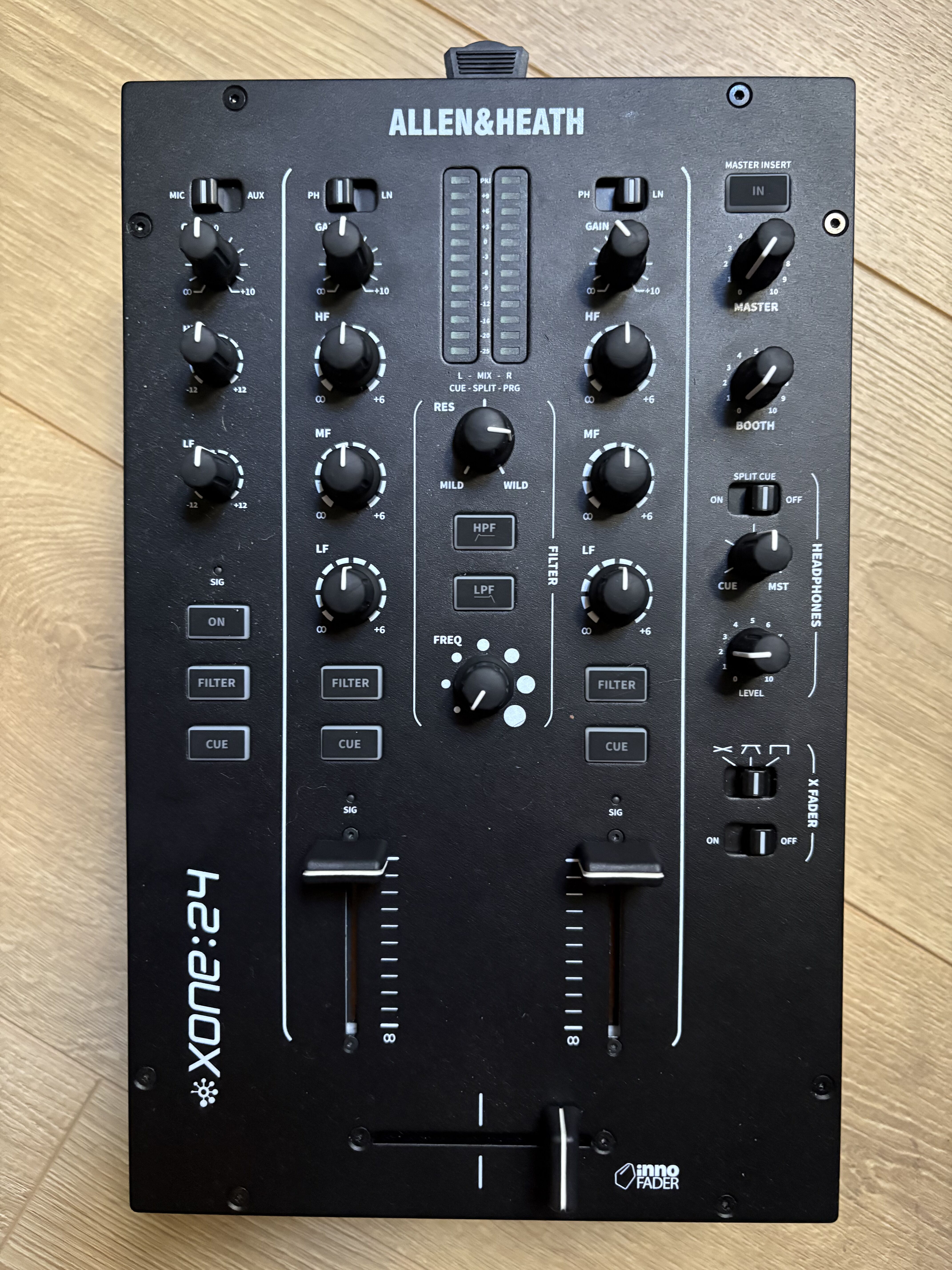Vends Table de Mixage Xone 24 - Etat neuf