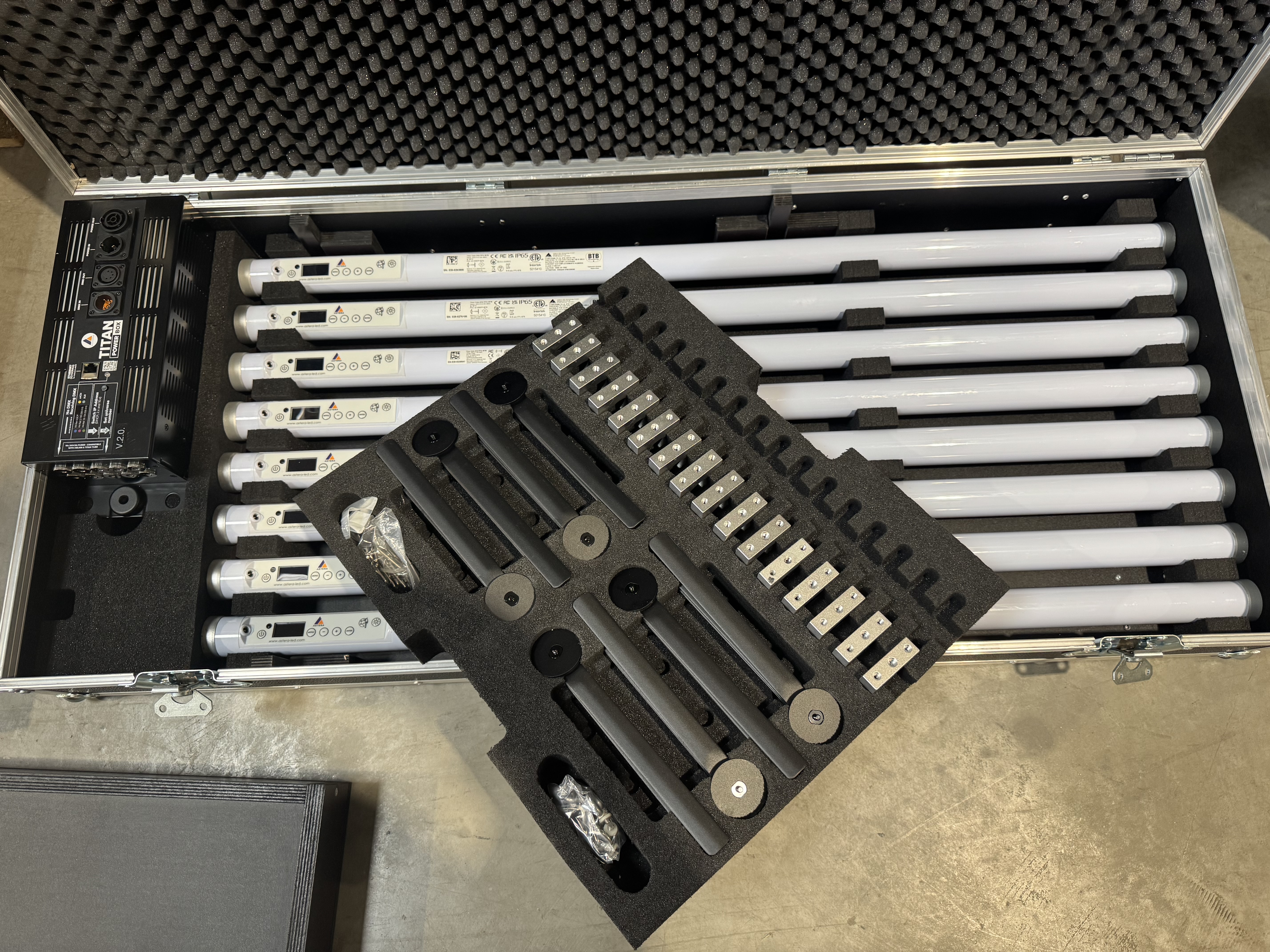 Flight case de 8 Titan astera avec accessoires 