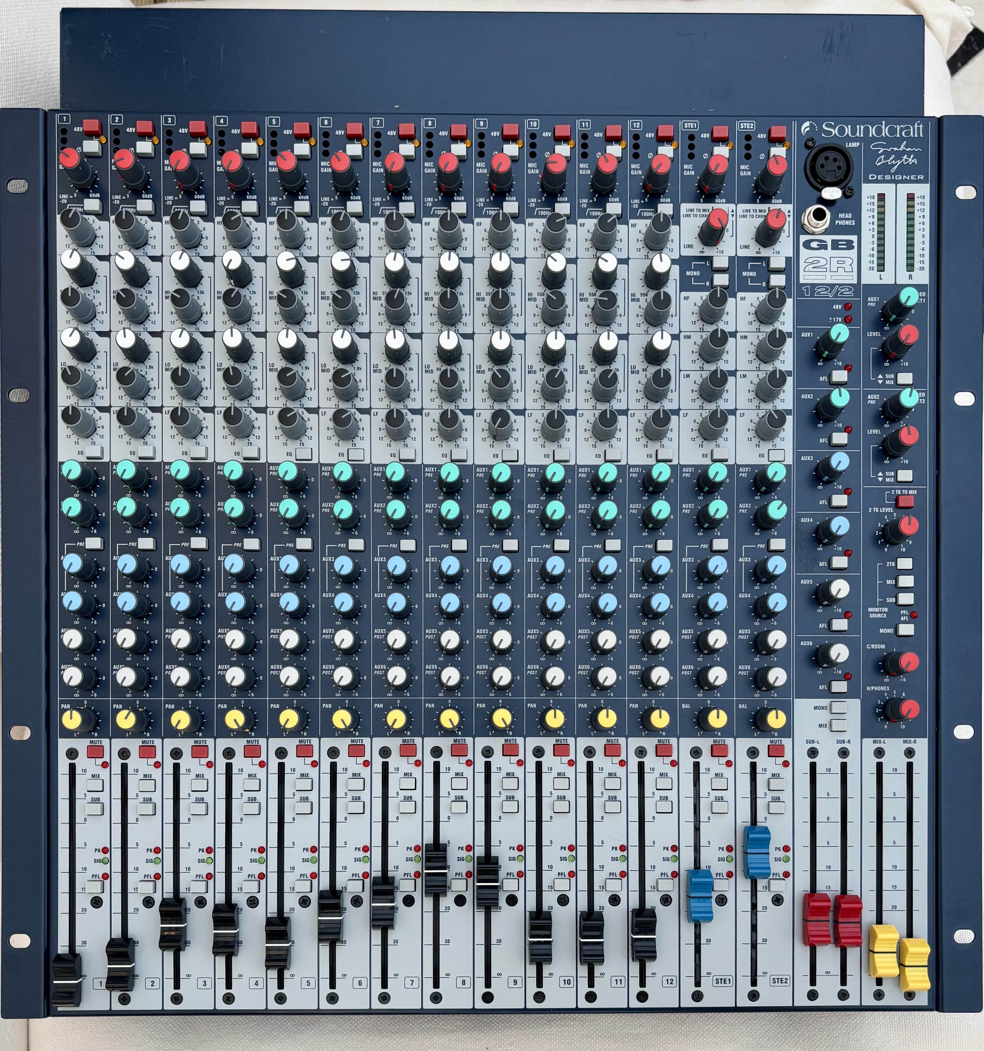 Du semi-pro, sérieux, à prix doux: Soundcraft GB2R 12/2 