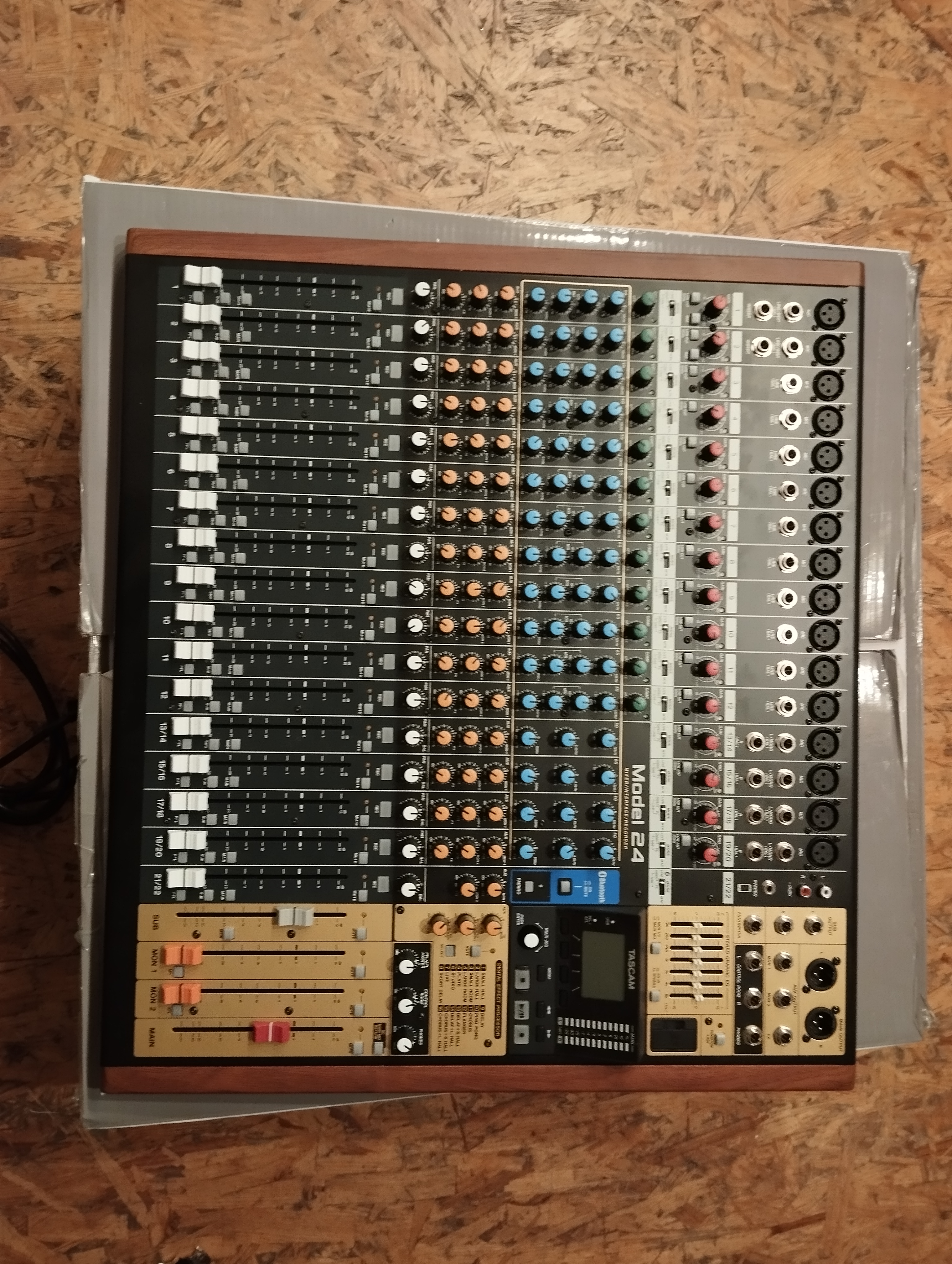 Tascam Model 24 (85401)