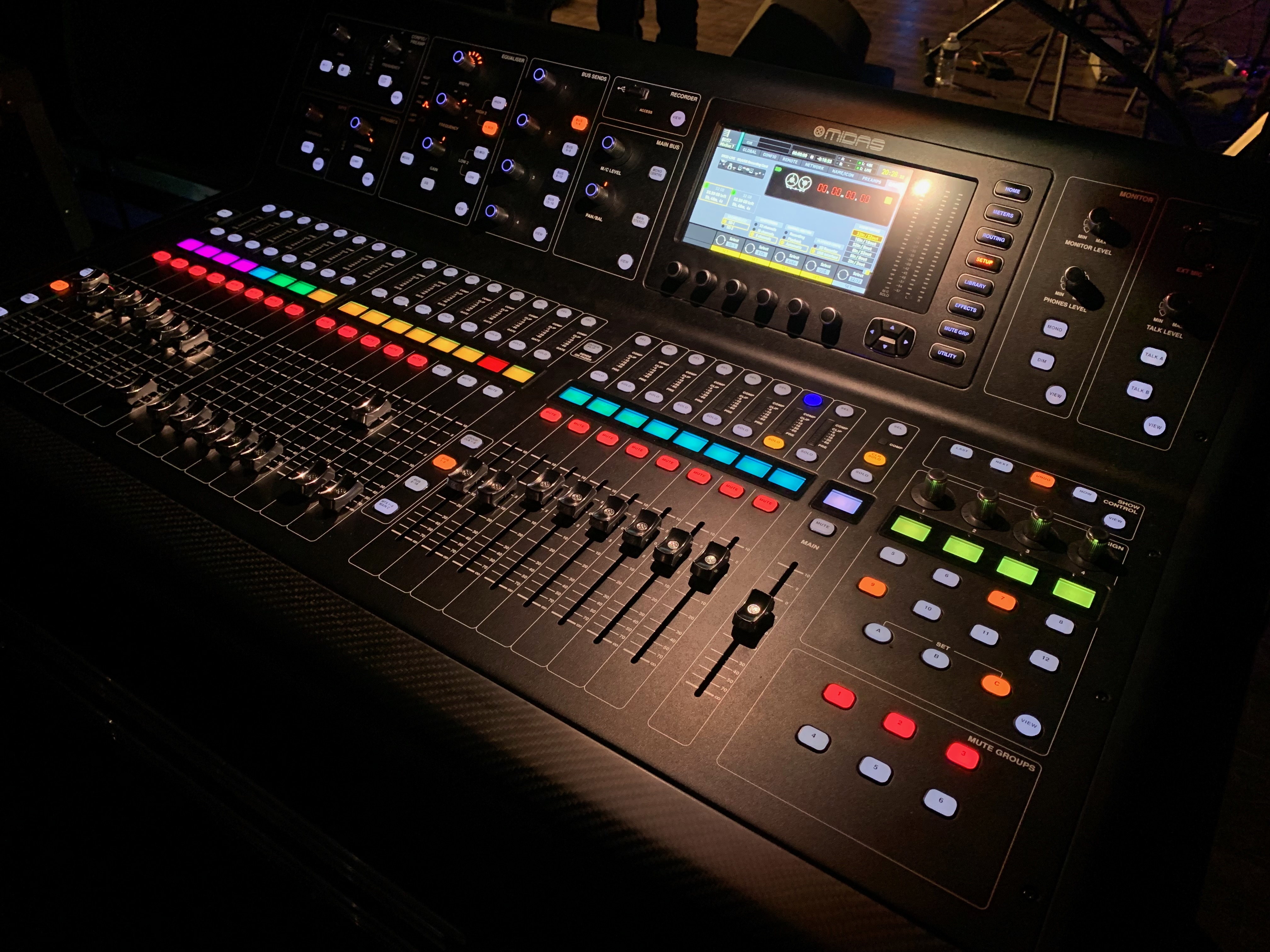 Vends Midas M32 Live + Flightcase Rythmes&Sons