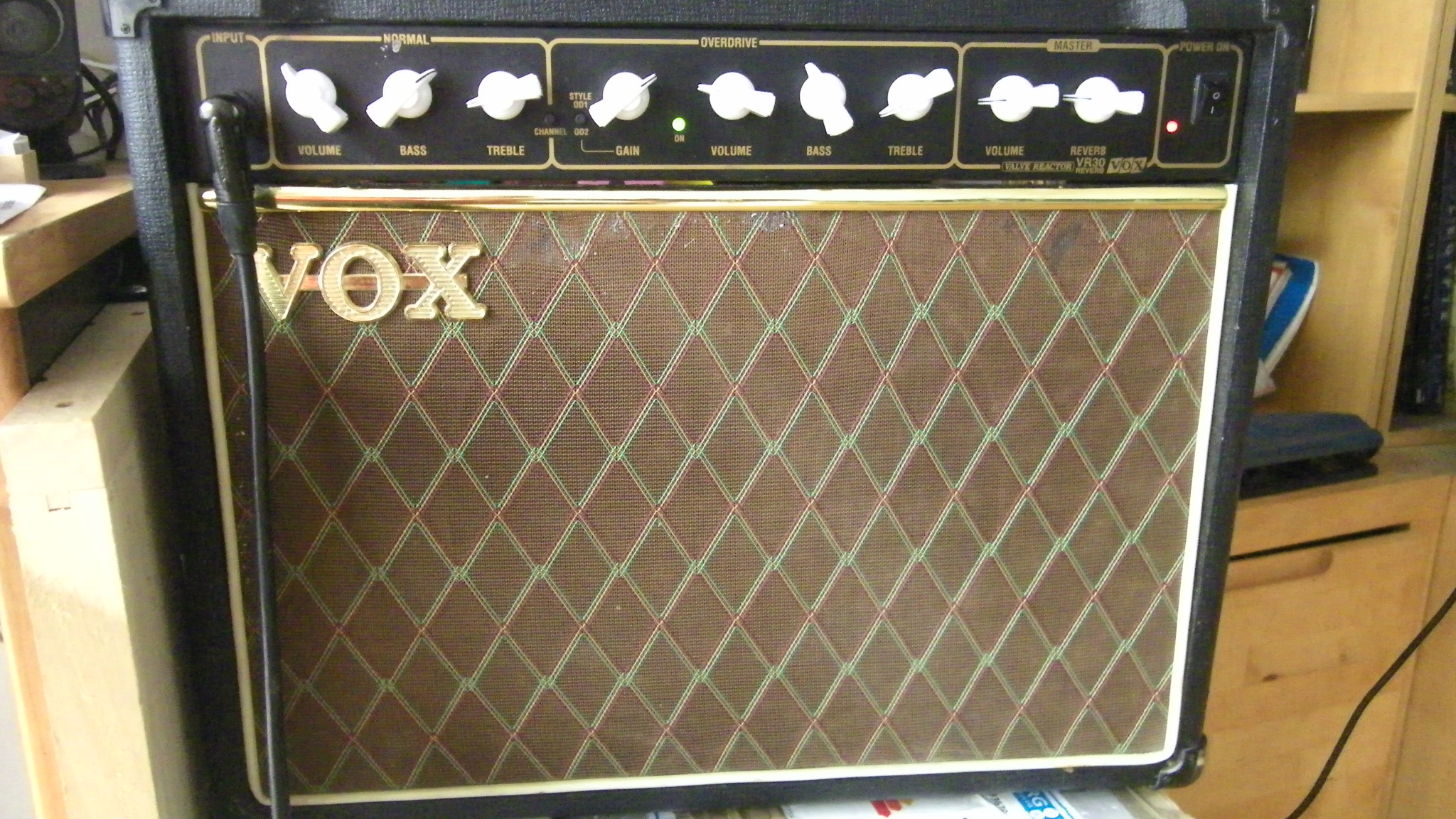 Vox VR 30 R (reverb) pour 190 eu et vox VR 15   pour 95 eu