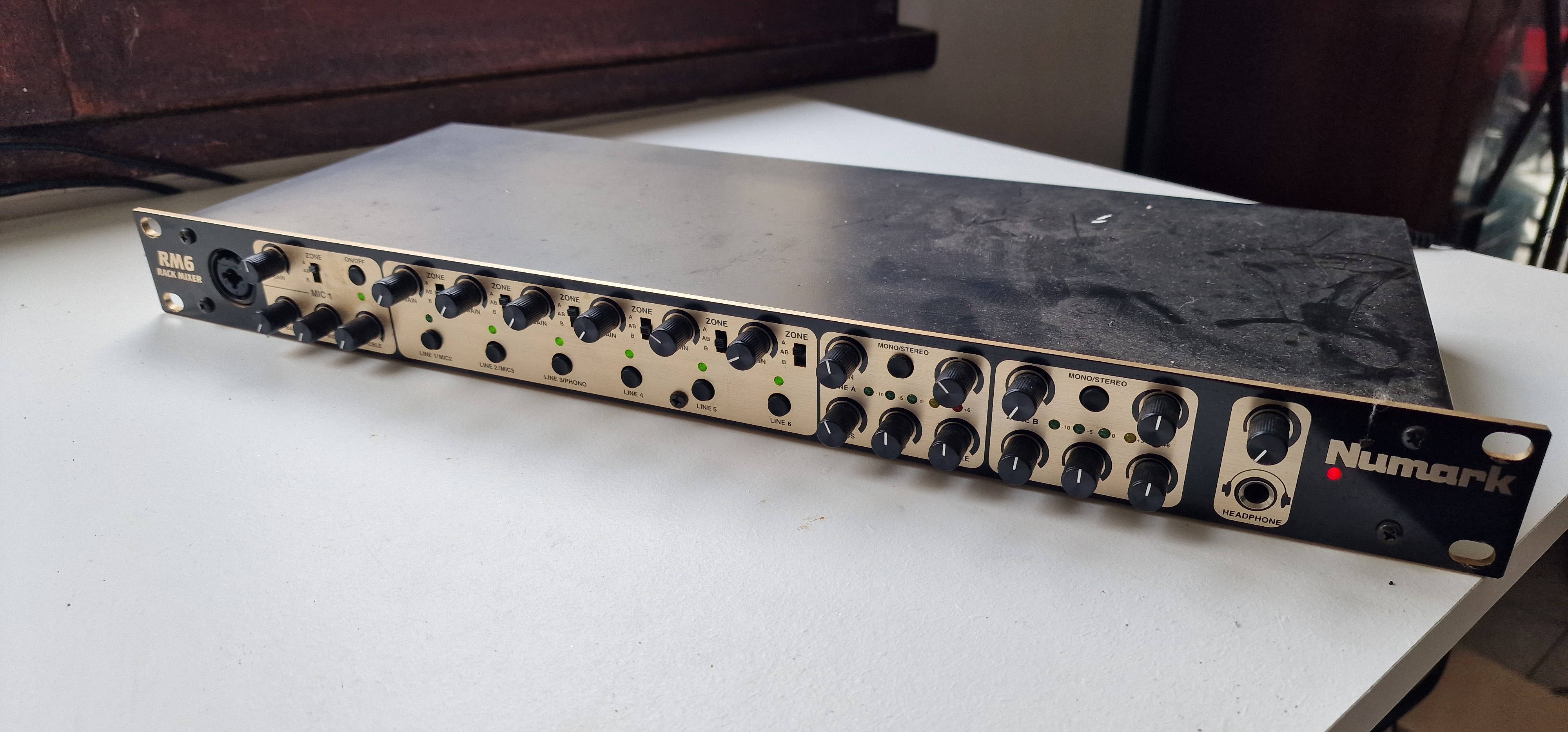 Numark RM6 – Table de mixage DJ rack 19''