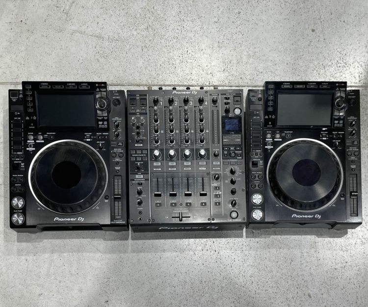Pioneer Cdj 2000 Nexus 2 Table pioneer djm 900