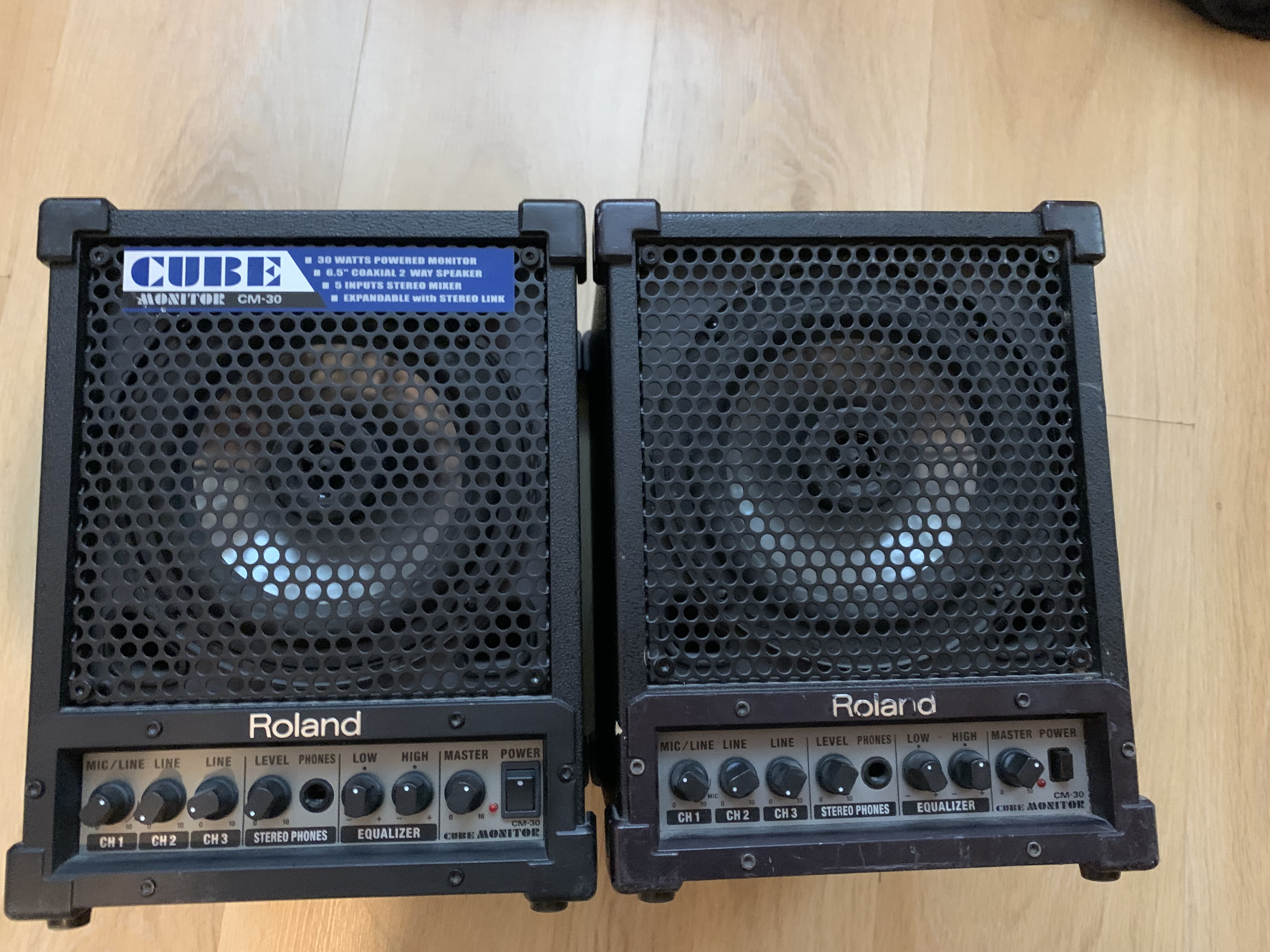 Vends lot de 2 enceintes de monitoring ou clavier