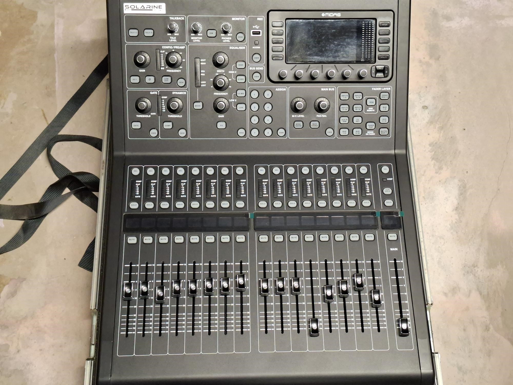 A vendre Midas M32R live + Fly-case + housse