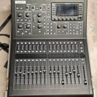 A vendre Midas M32R live + Fly-case + housse