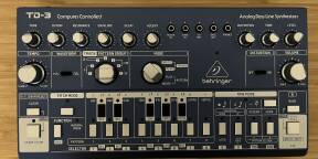 Vends Behringer TD-3 BU avec Decksaver. Comme neuf