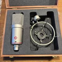 Vends Neumann TLM127, boîte bois, suspension d'origine