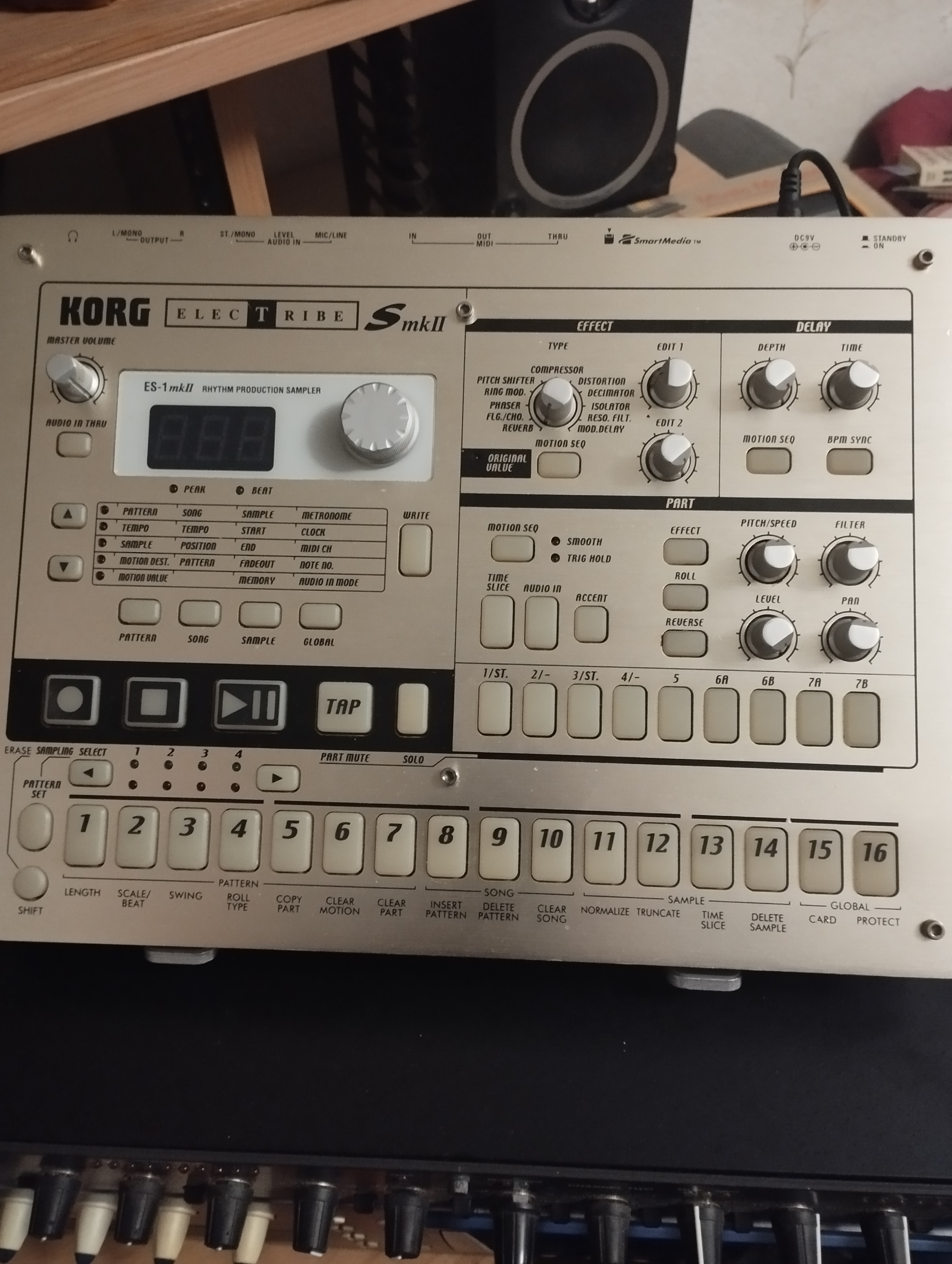 vends electribe es1 mk2 avec alim et carte smartmedia