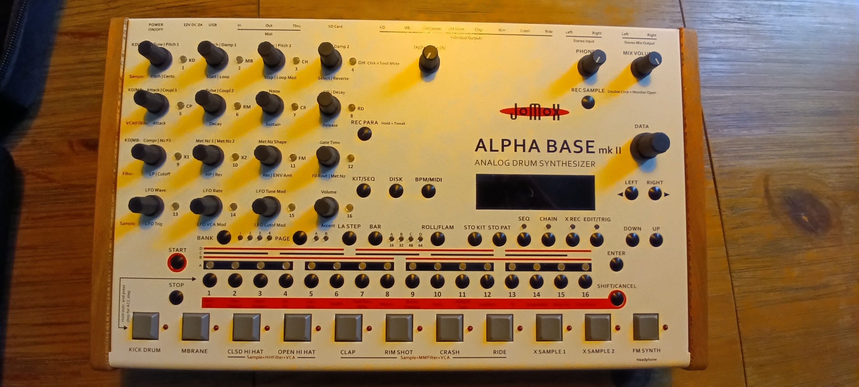 Vends Jomox Alpha Base MK2 comme neuve