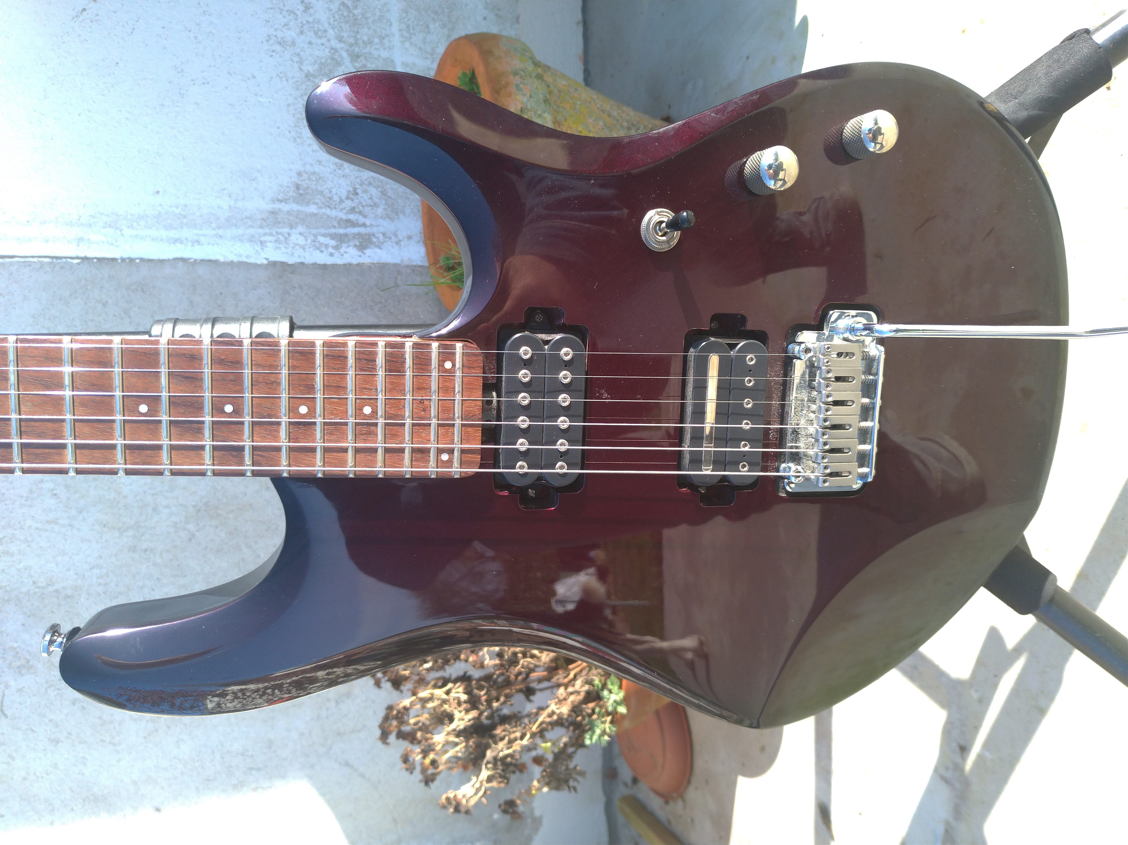 VENDS STERLING JOHN PETRUCCI SIGNATURE JP50 (by MUSIC MAN) – TBE 595€