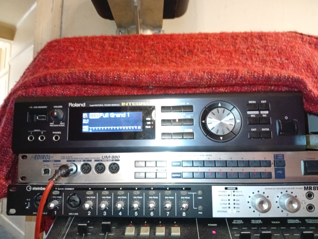 Vend Integra 7 en rack