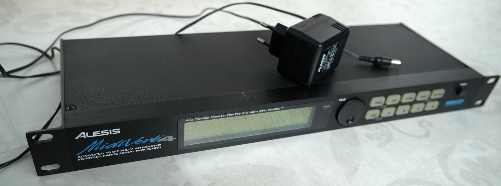 Alesis Midiverb 4 – Multi-effets / Réverbération – État comme neuf