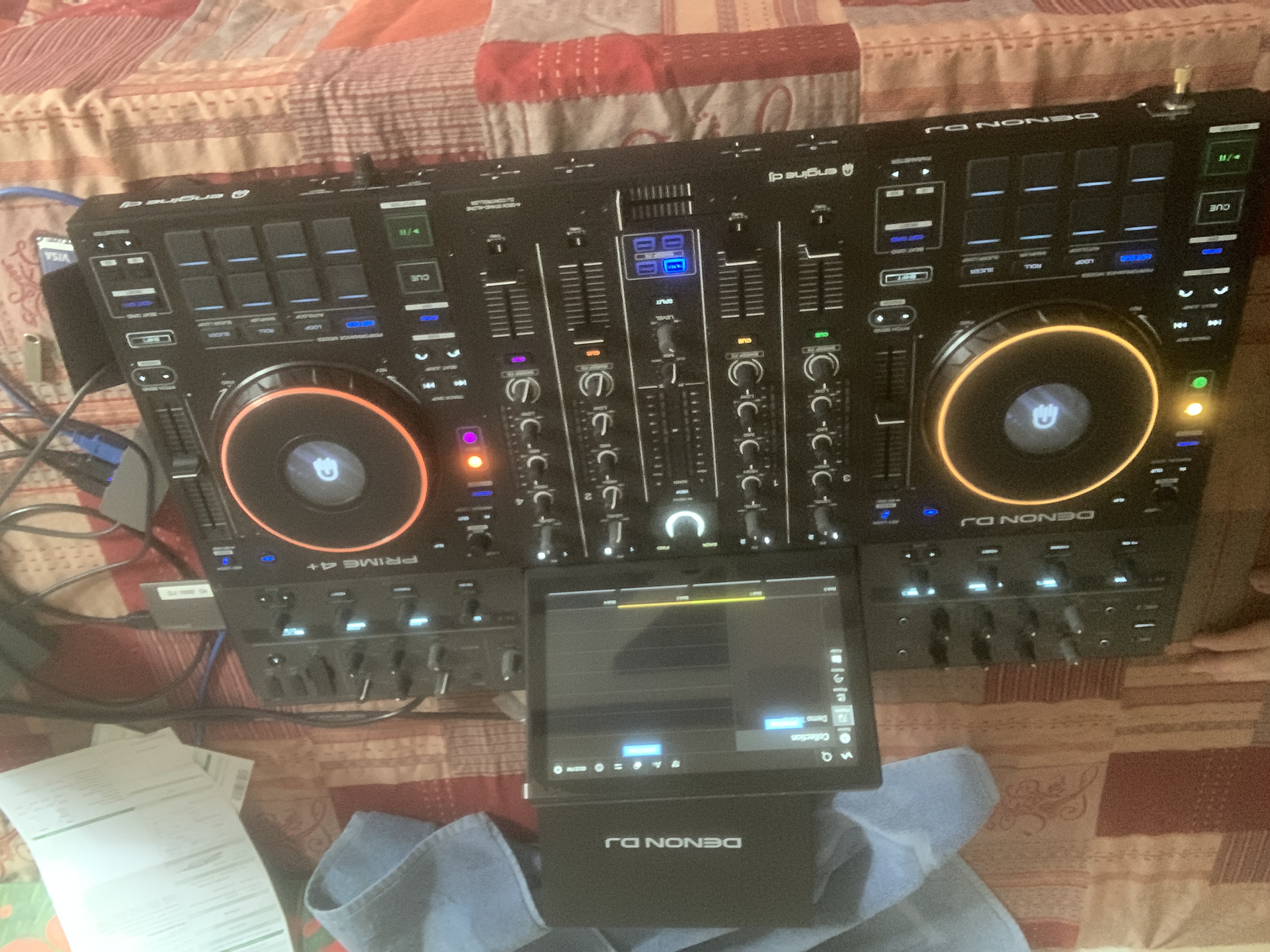 Controleur DJ AUTONOME Denon Prime 4+ et son carton d'origine