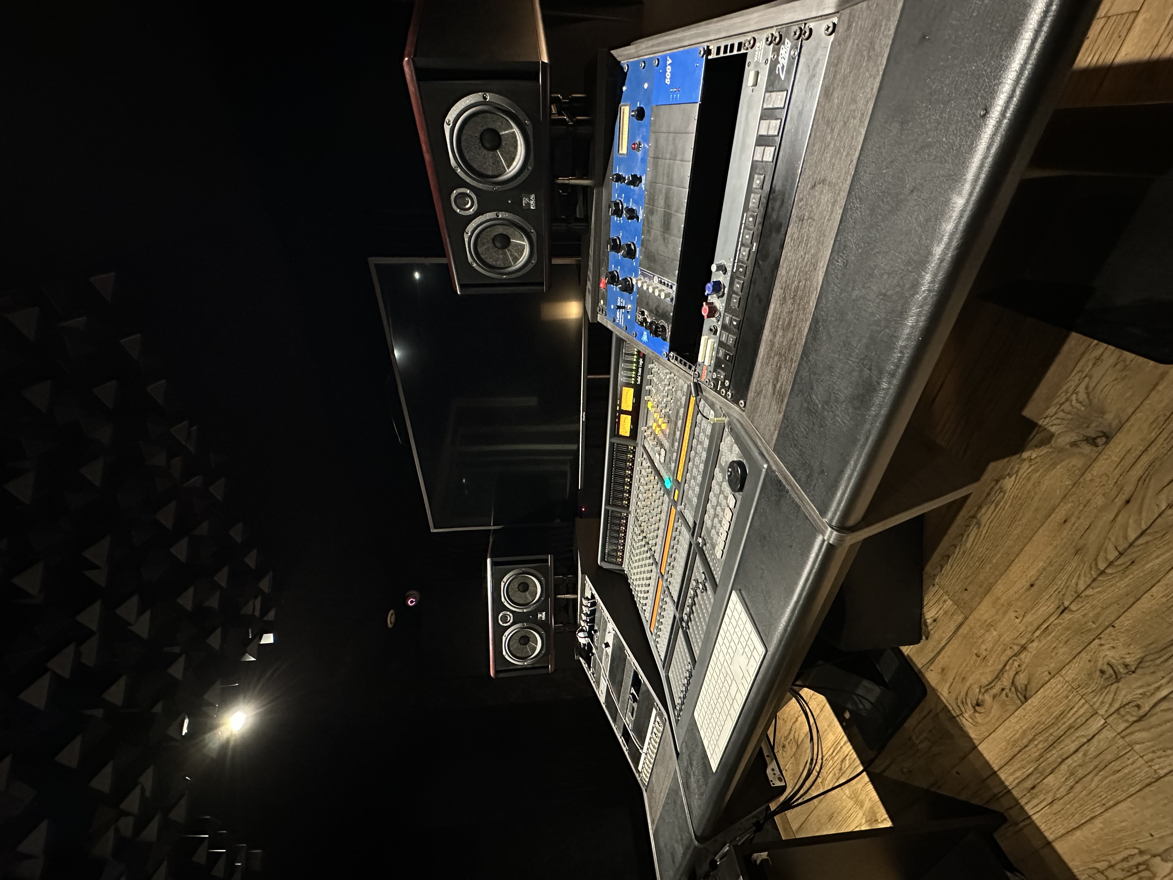 Vends SSL Matrix 2 avec meuble sur mesure / Excellent état, 1ère main acheté avec carton d'origine.