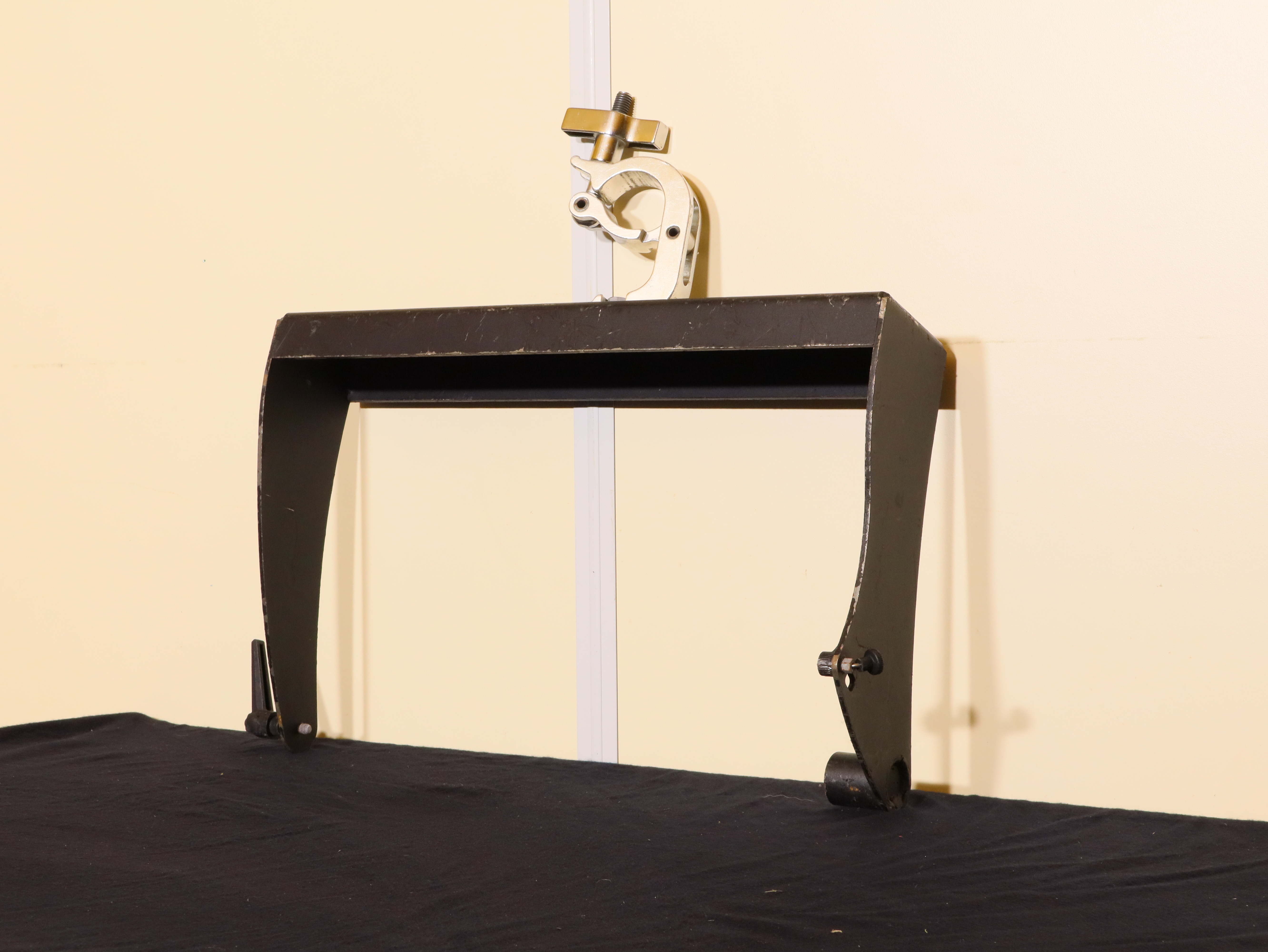 A vendre lyre d'accroche pour enceinte APG DX