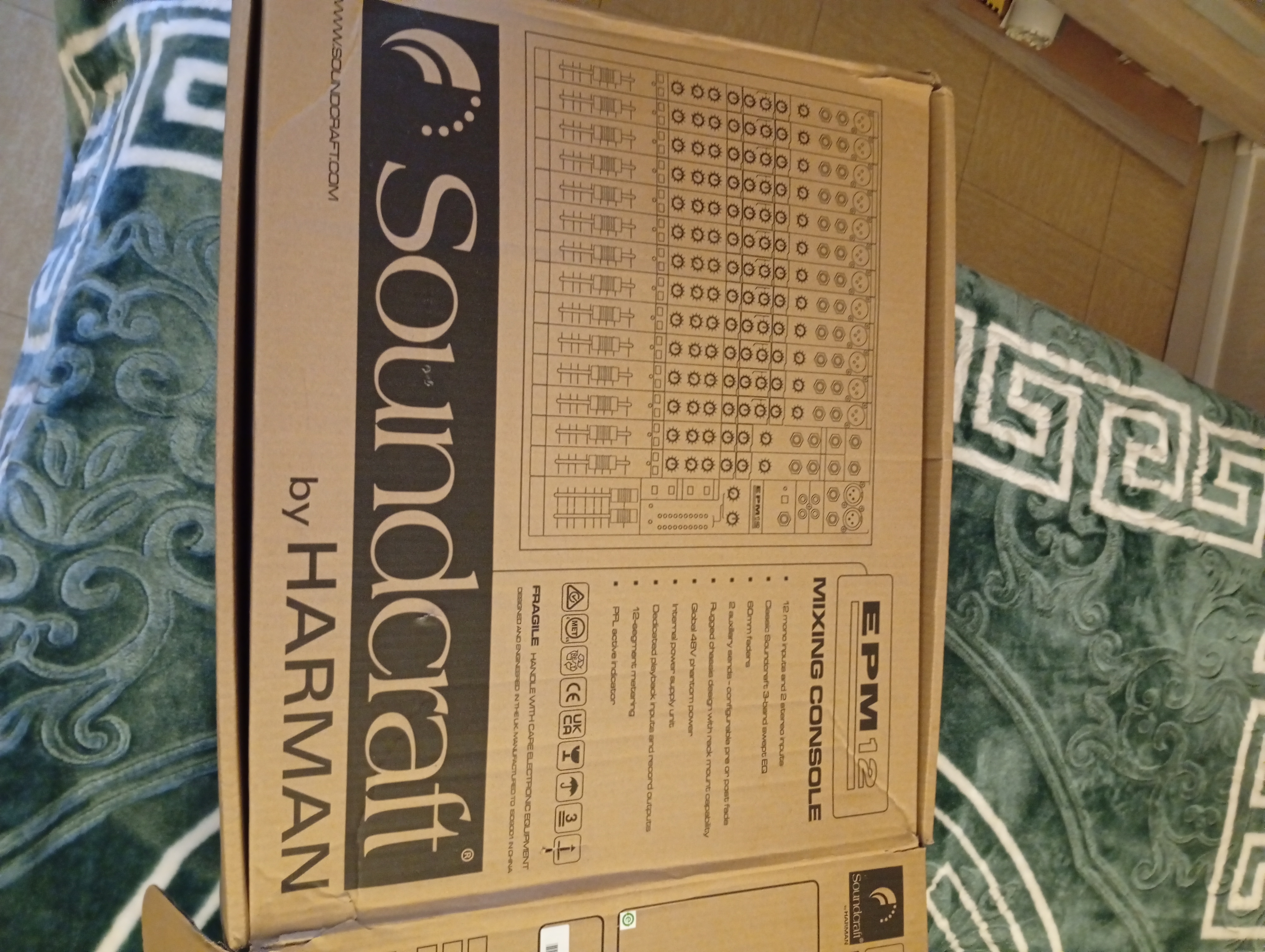 Table de mixage soundcraft EPM 12