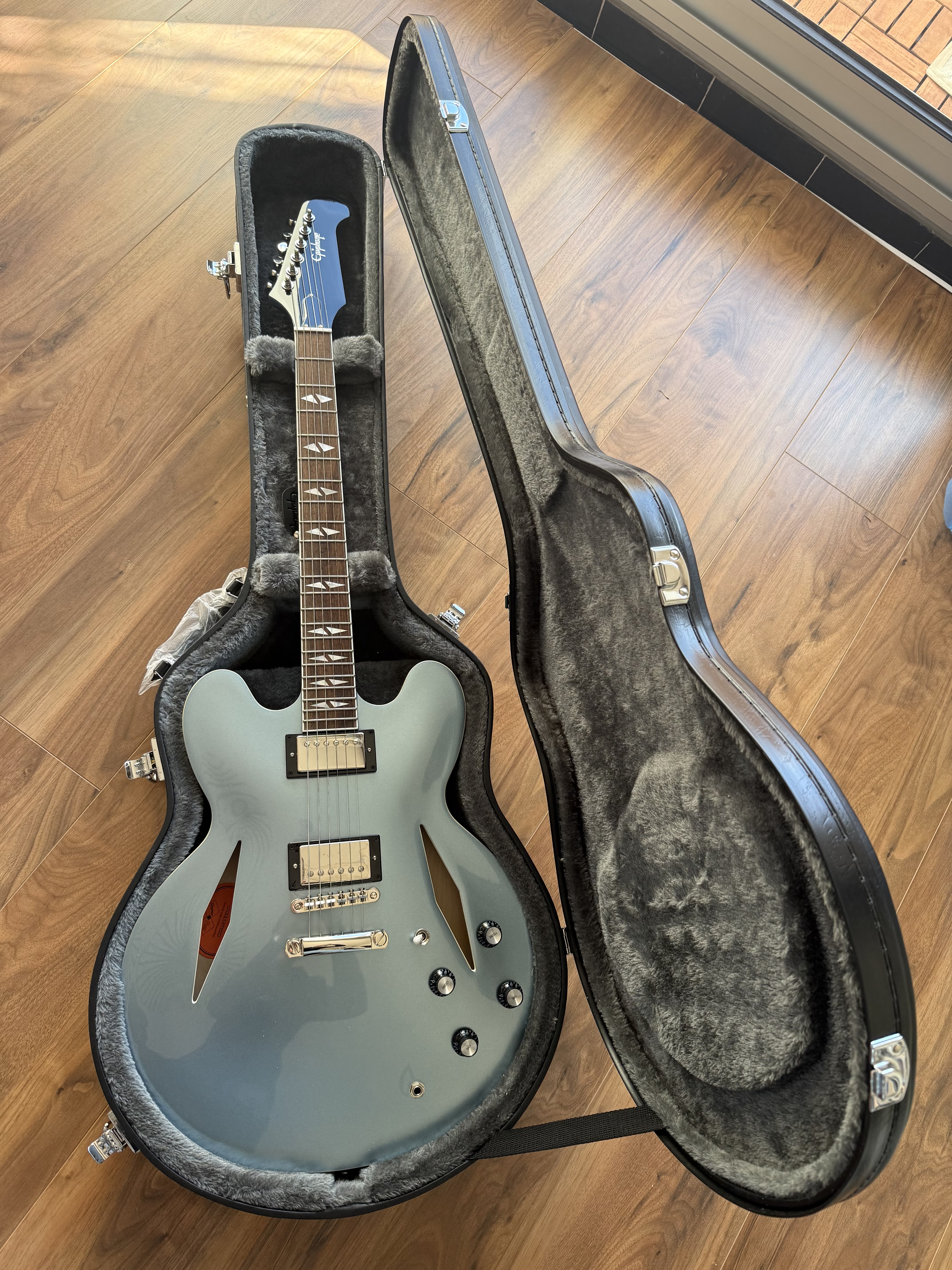 Epiphone Dave Grohl DG-335 Pelham Blue Neuve