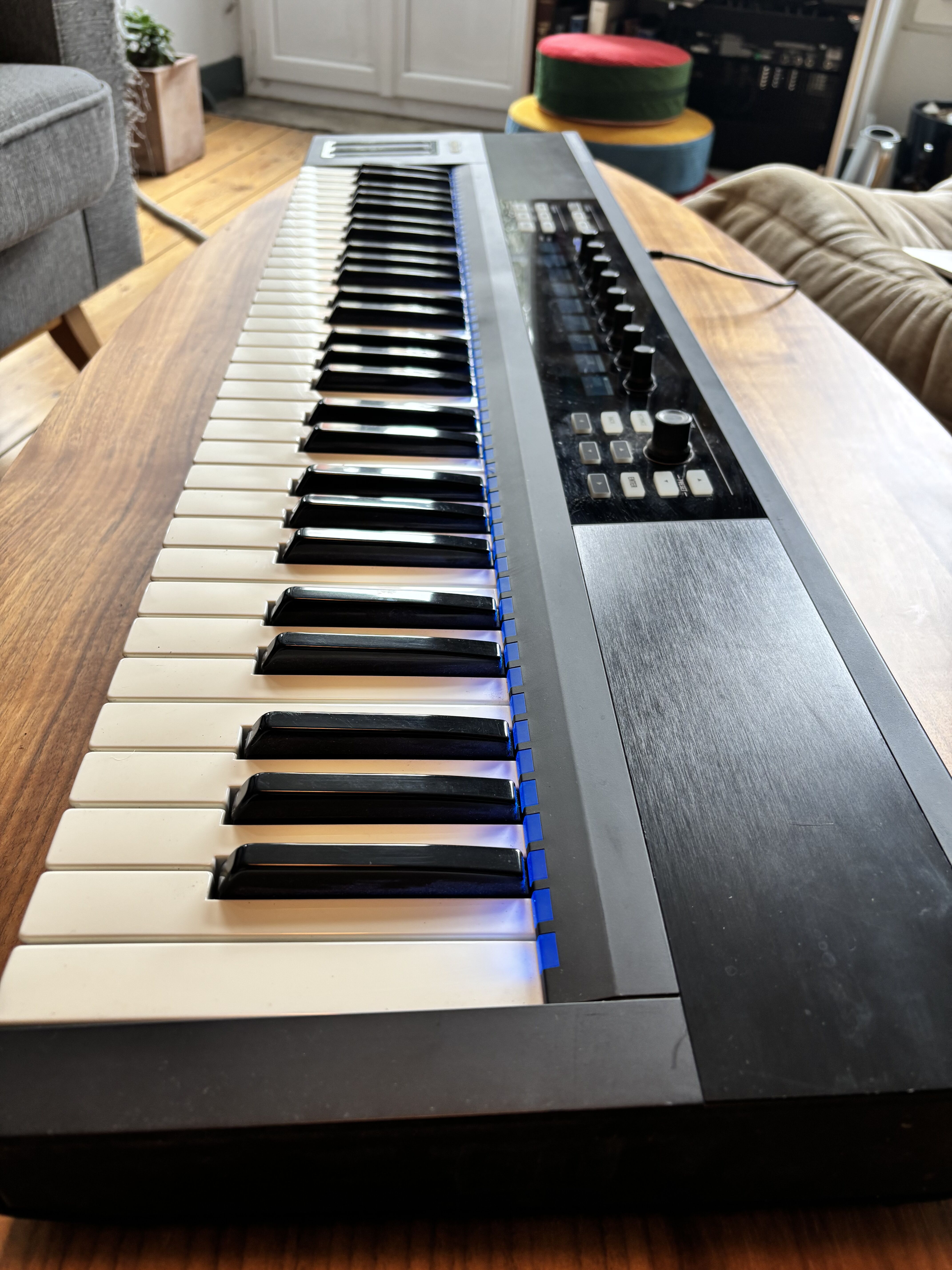 Vends clavier Komplete Kontrol S61 comme neuf