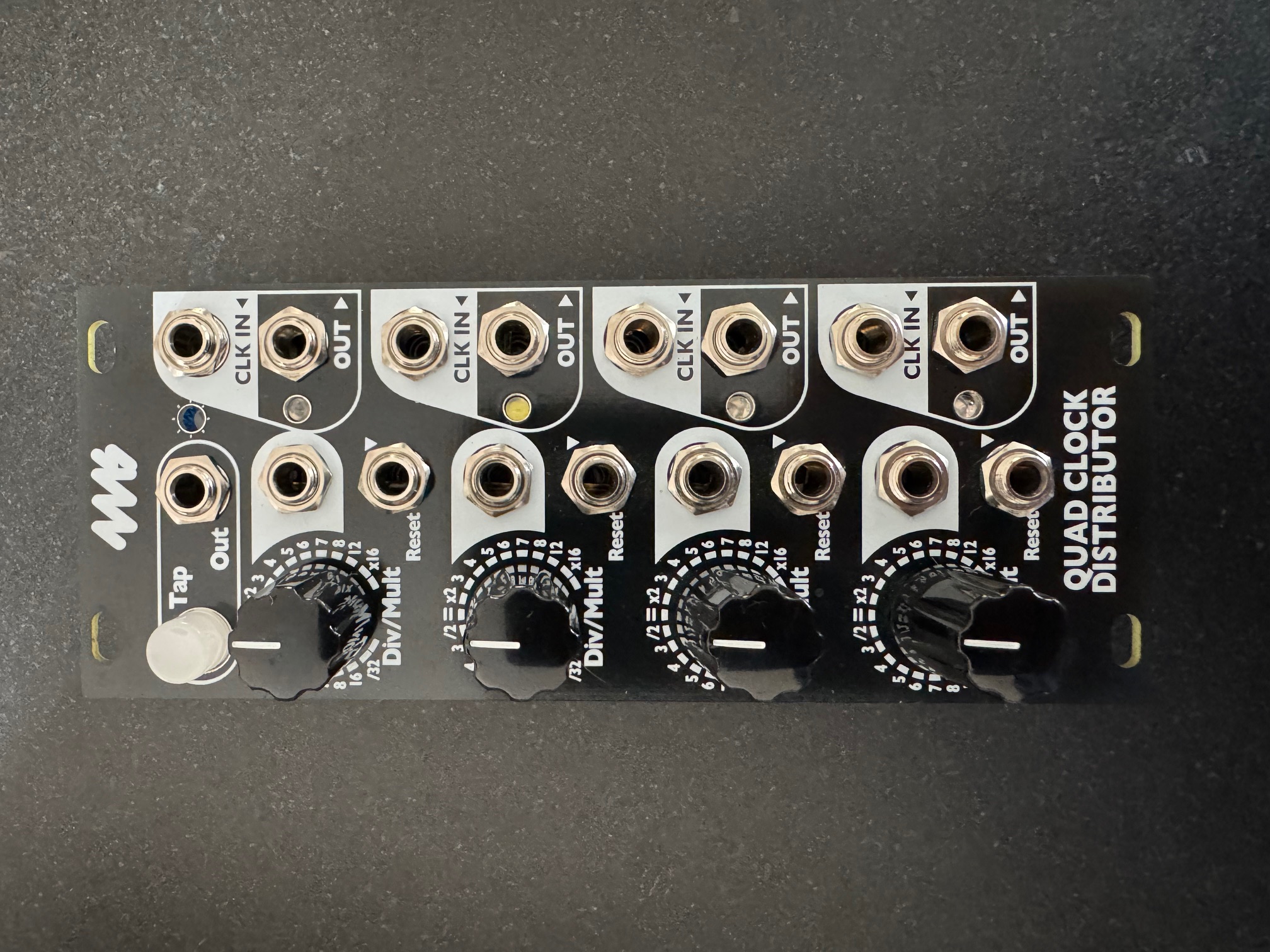 4ms Quad Clock Distributor 