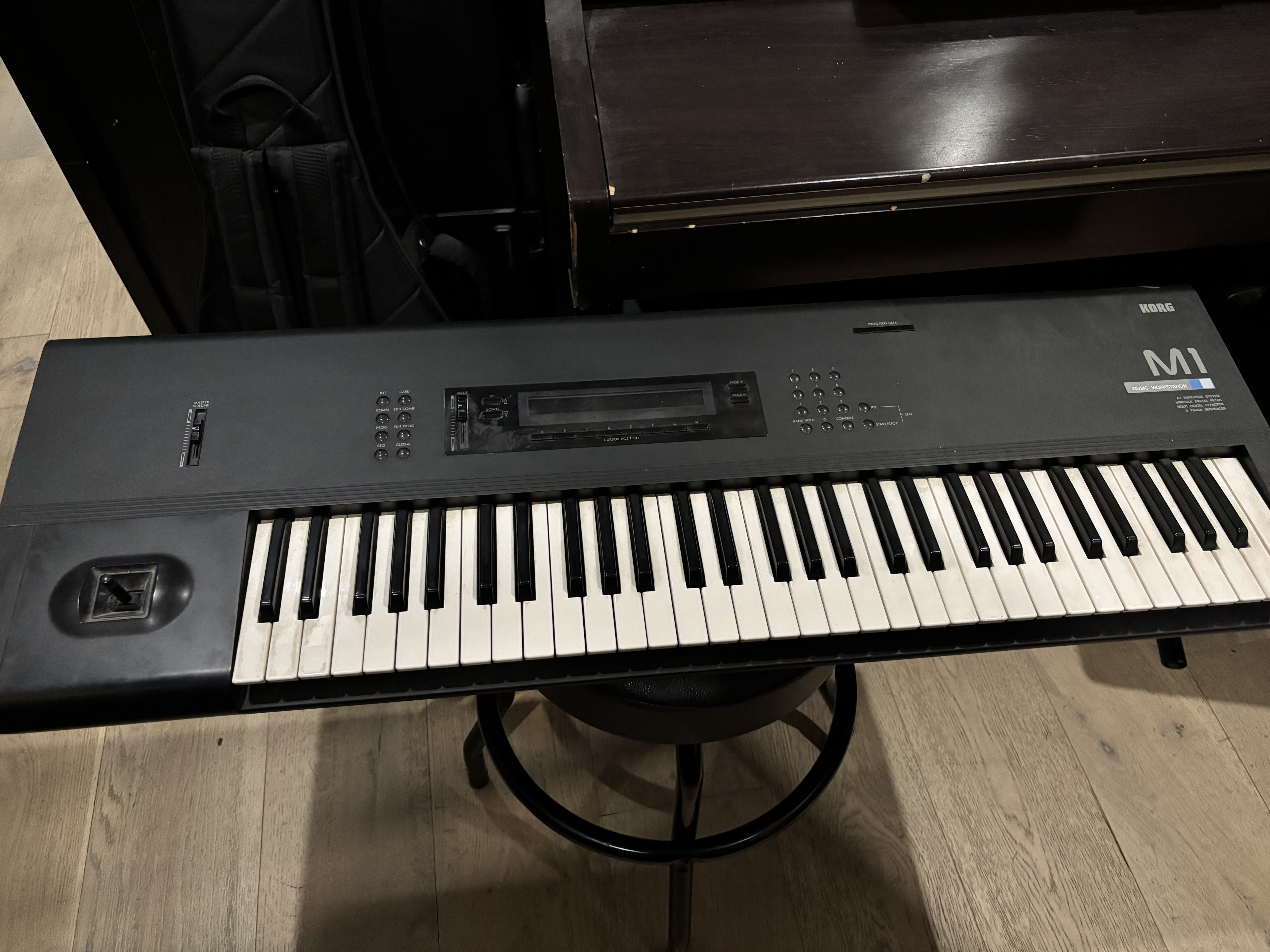 Vends korg m1