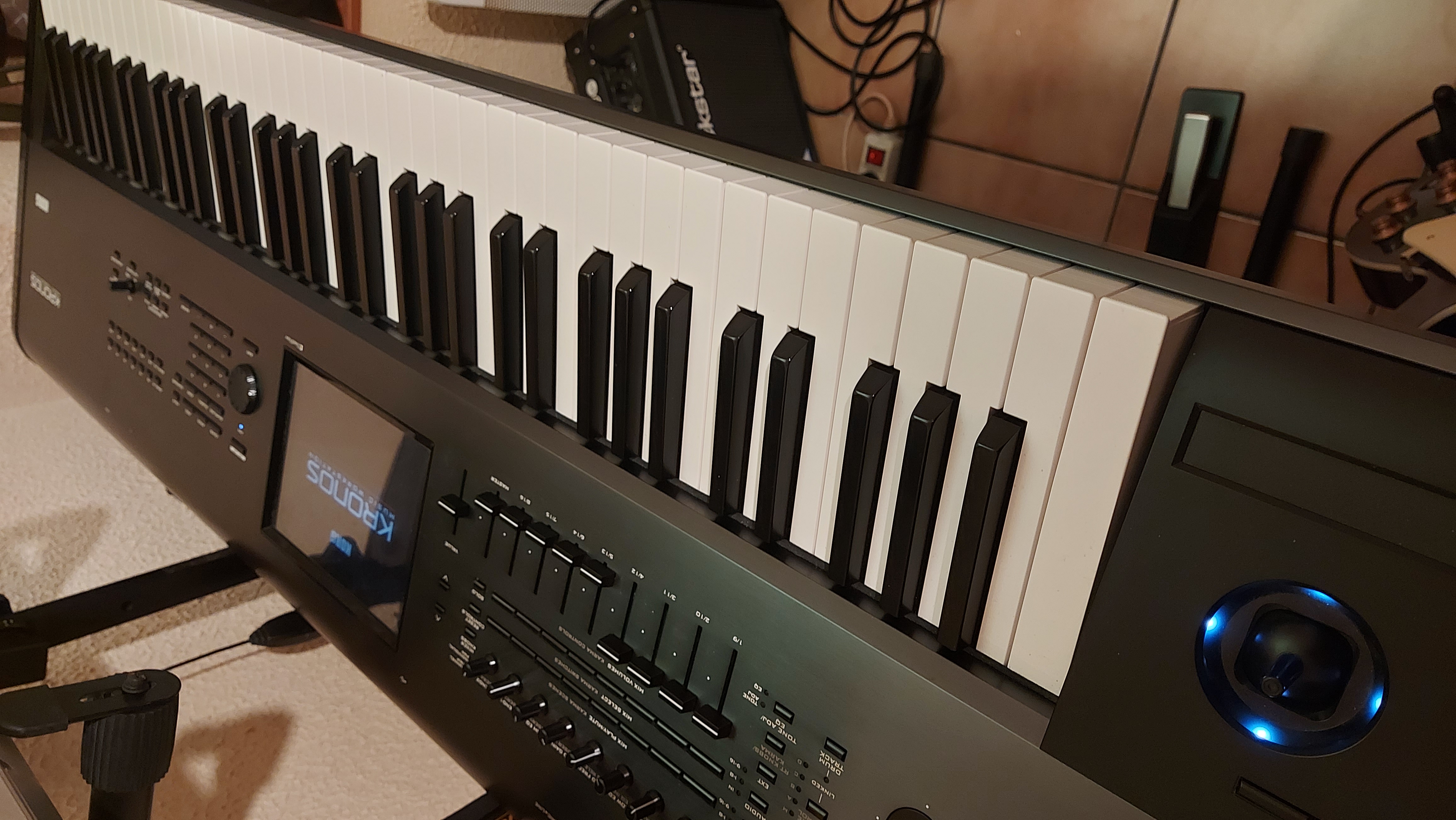 Vends Korg Kronos 2 73