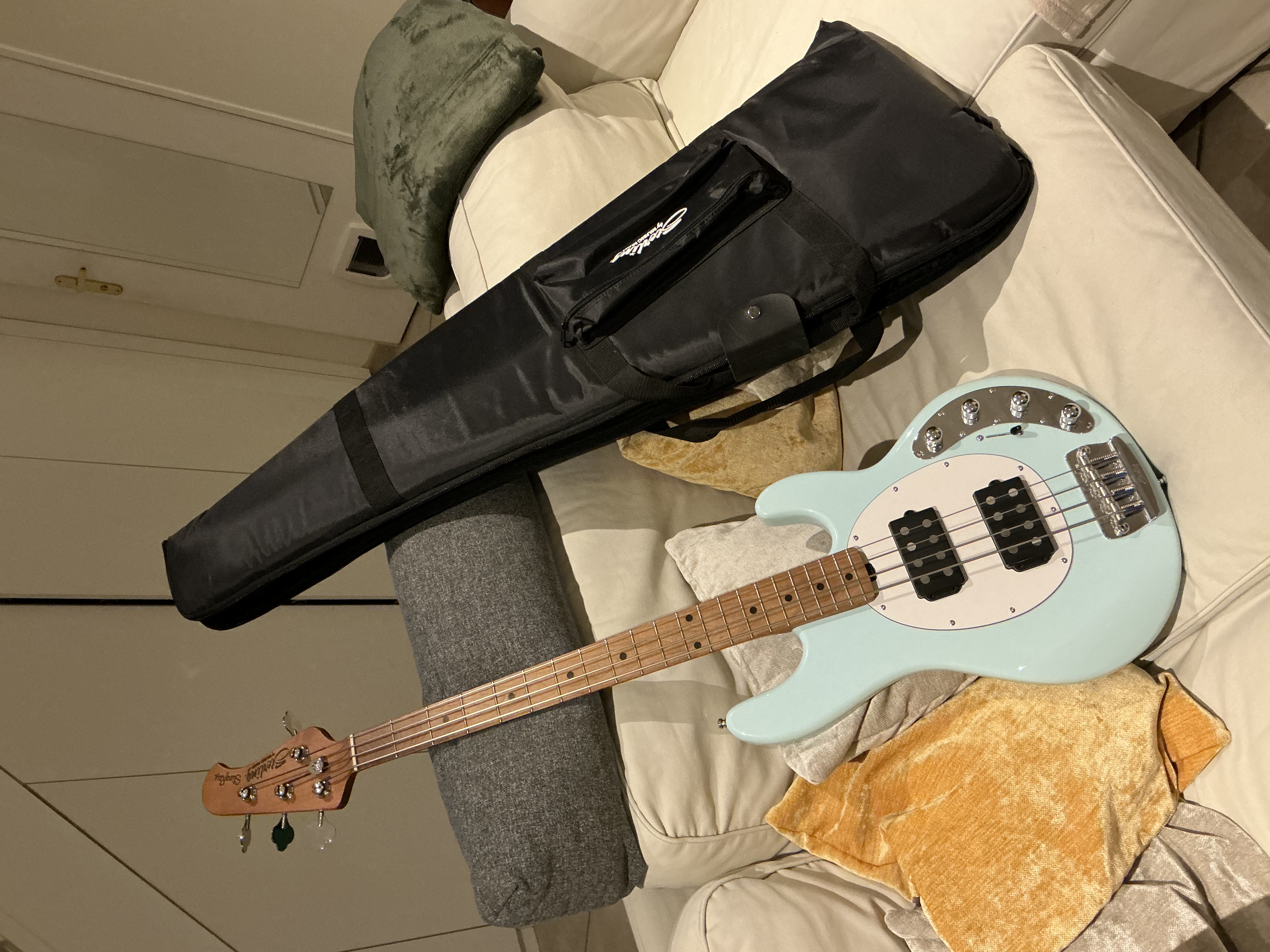 Basse Musicman Sterling RAY34 HH