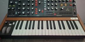Vends Poly D de chez Behringer