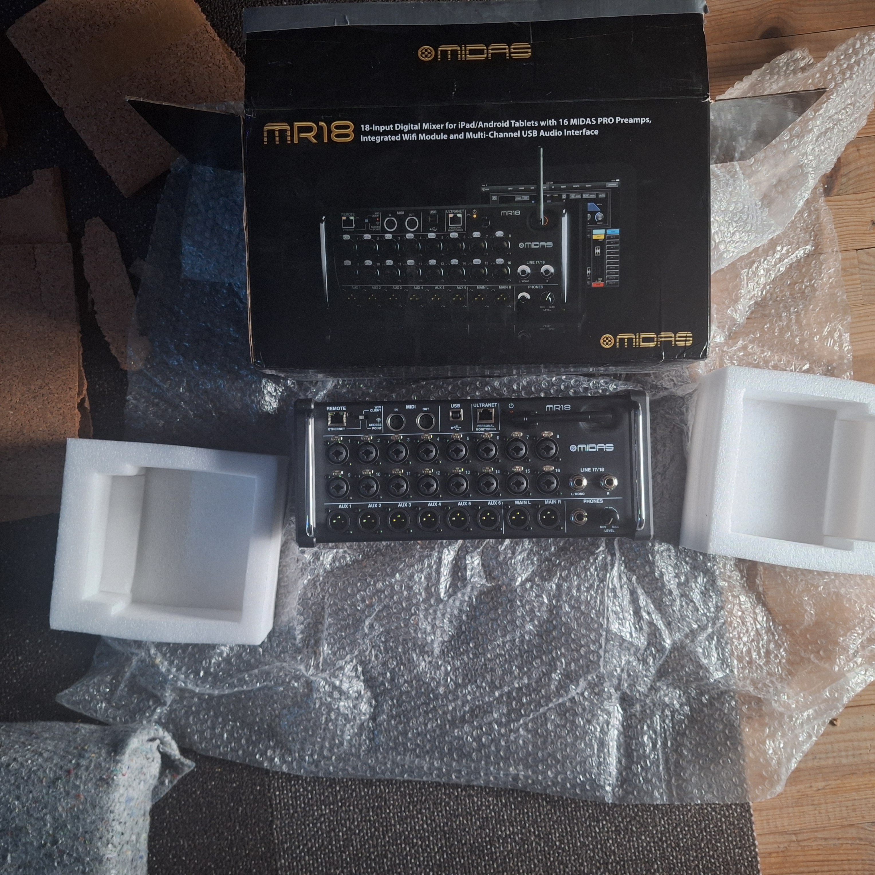 console numérique Midas MR18