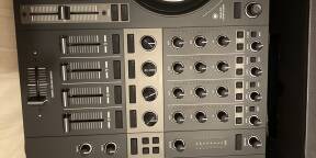 Vends Native Instruments Traktor Kontrol S4 mk3 + case semi rigide