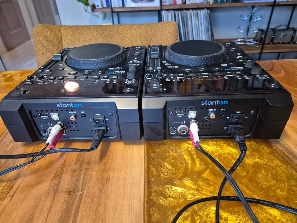 Lot de 2 platines CD DJ Stanton CMP 800