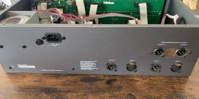 LA Audio EQ231-GSP avec transformateurs de sortie additionnels