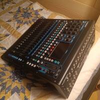 Vends Qu16 révisée (facture) + housse de protection + flight case