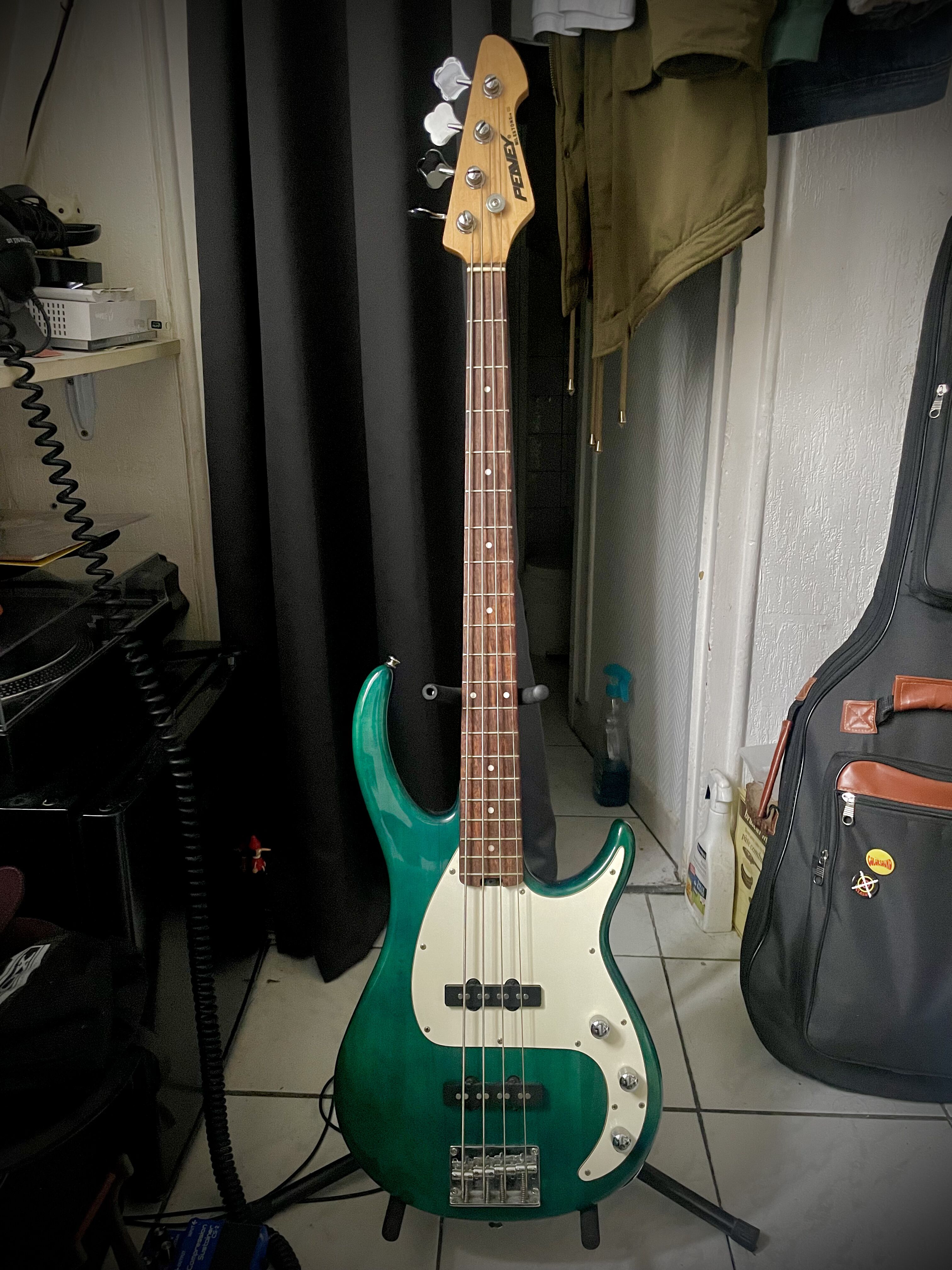 Basse Peavey Milestone 3 avec housse